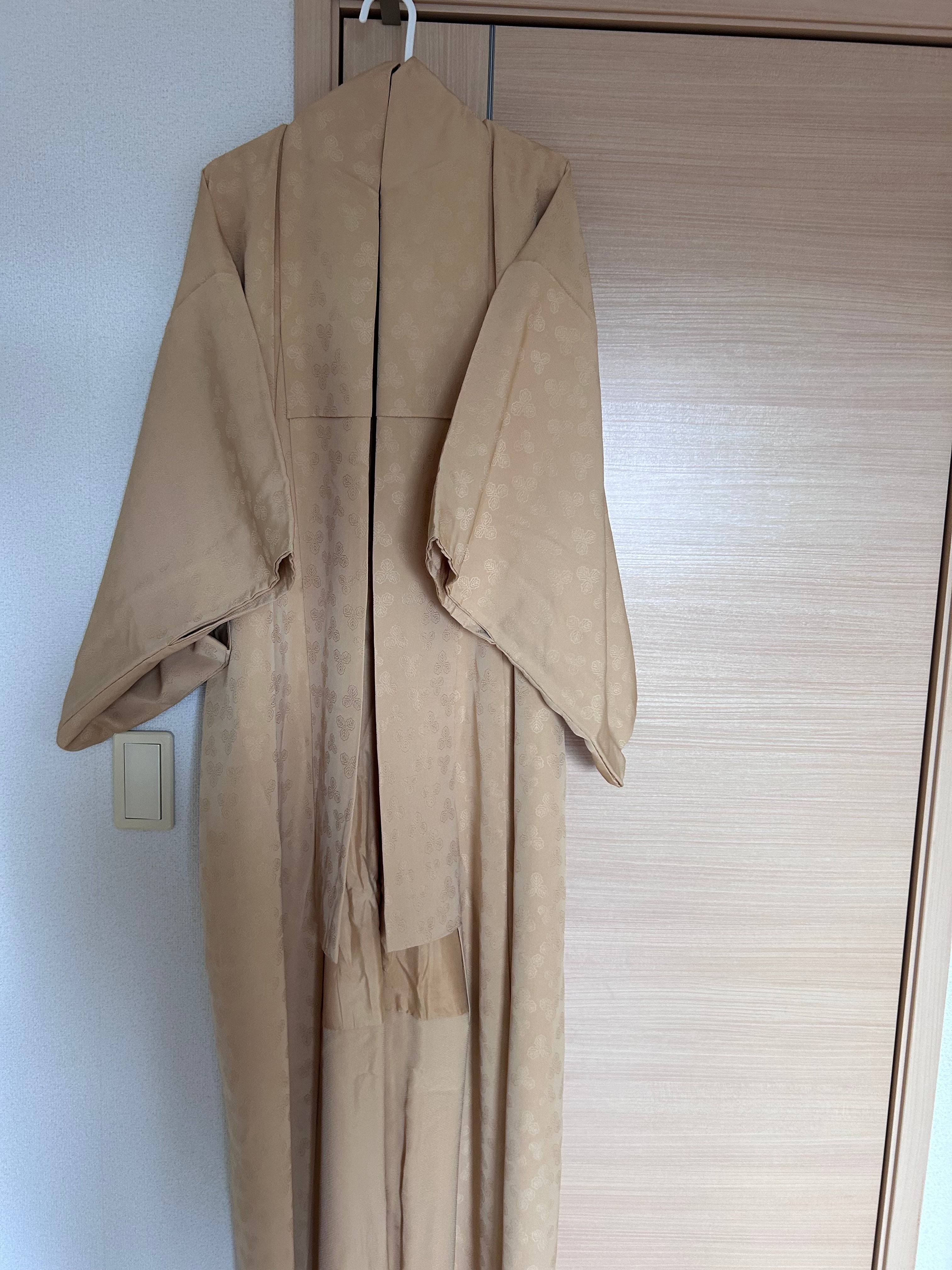 Vintage Japanese Haori in Soft Beige with Woven Floral Jacquard Pattern