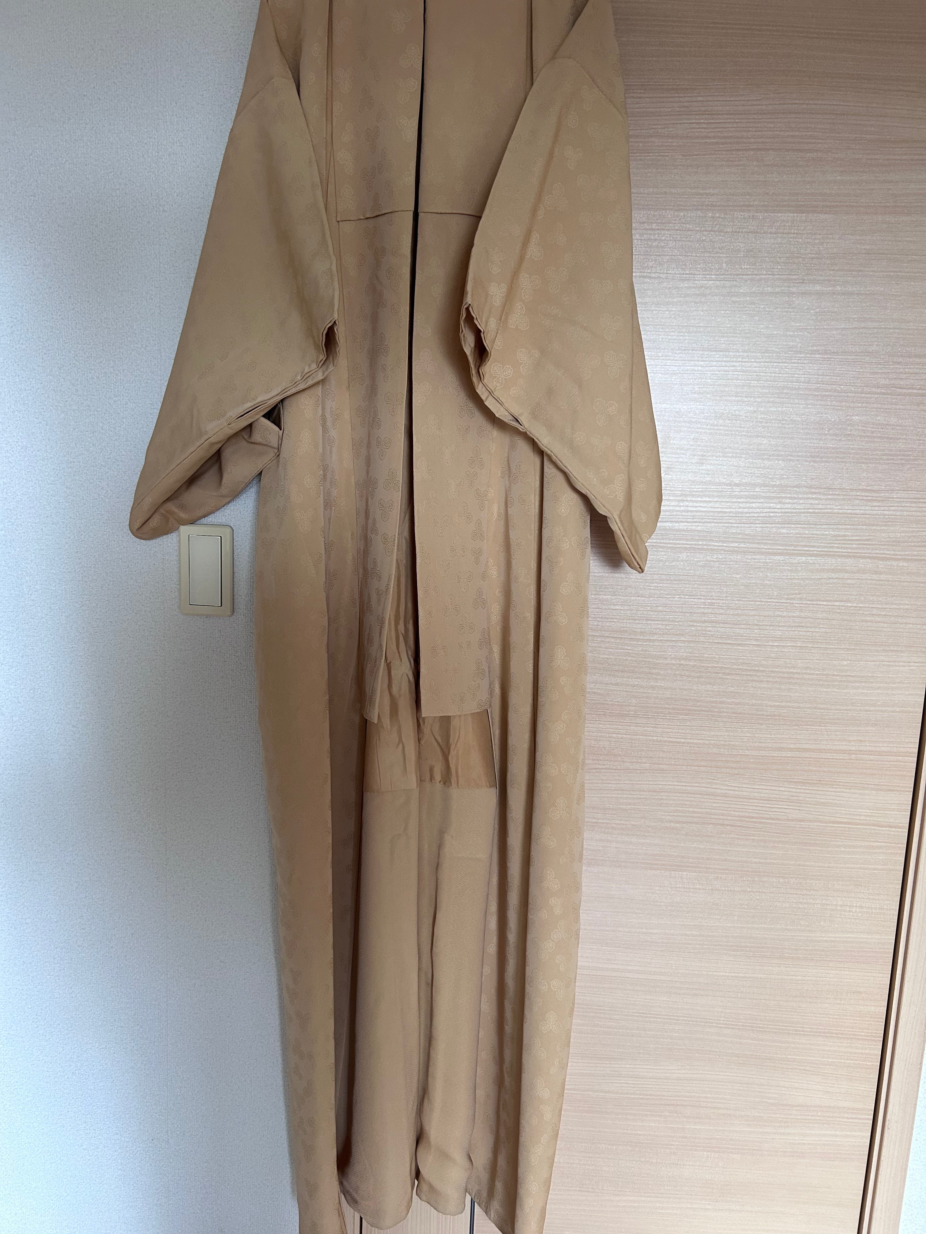 Vintage Japanese Haori in Soft Beige with Woven Floral Jacquard Pattern