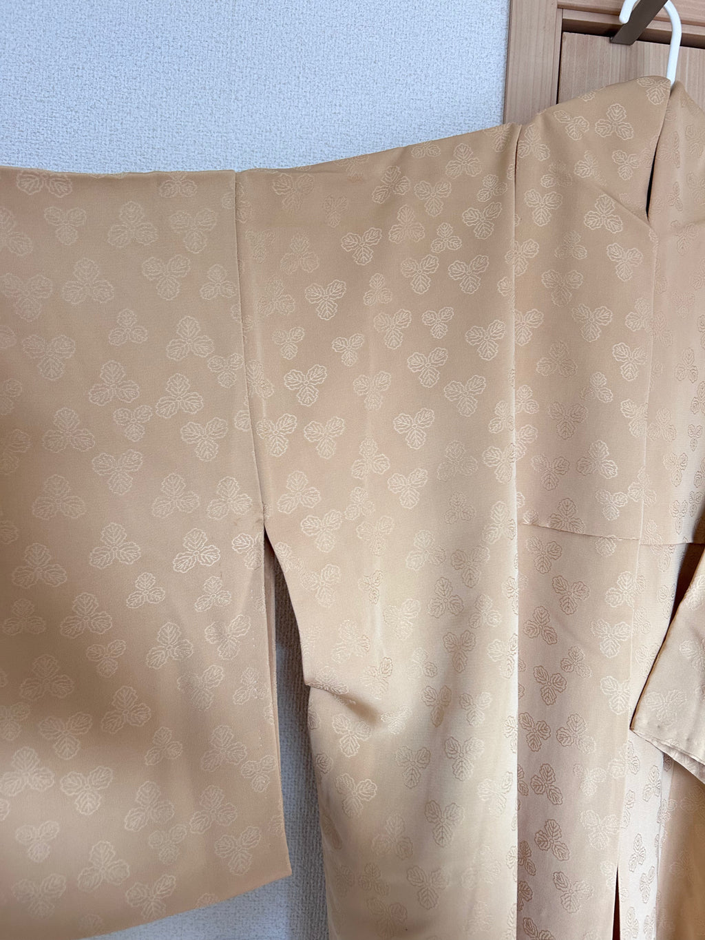 Vintage Japanese Haori in Soft Beige with Woven Floral Jacquard Pattern
