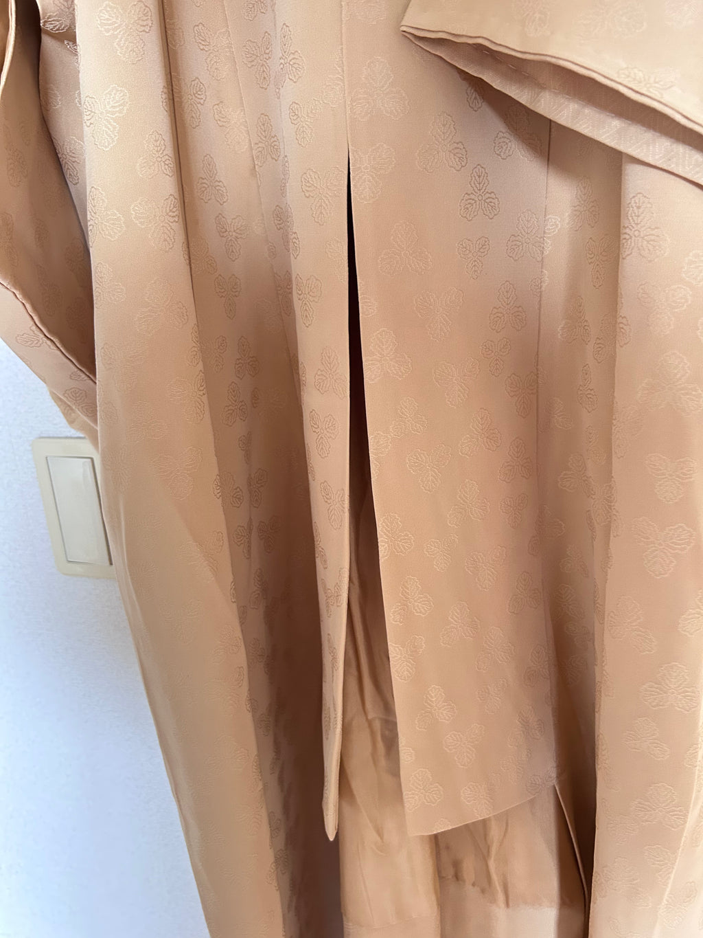 Vintage Japanese Haori in Soft Beige with Woven Floral Jacquard Pattern