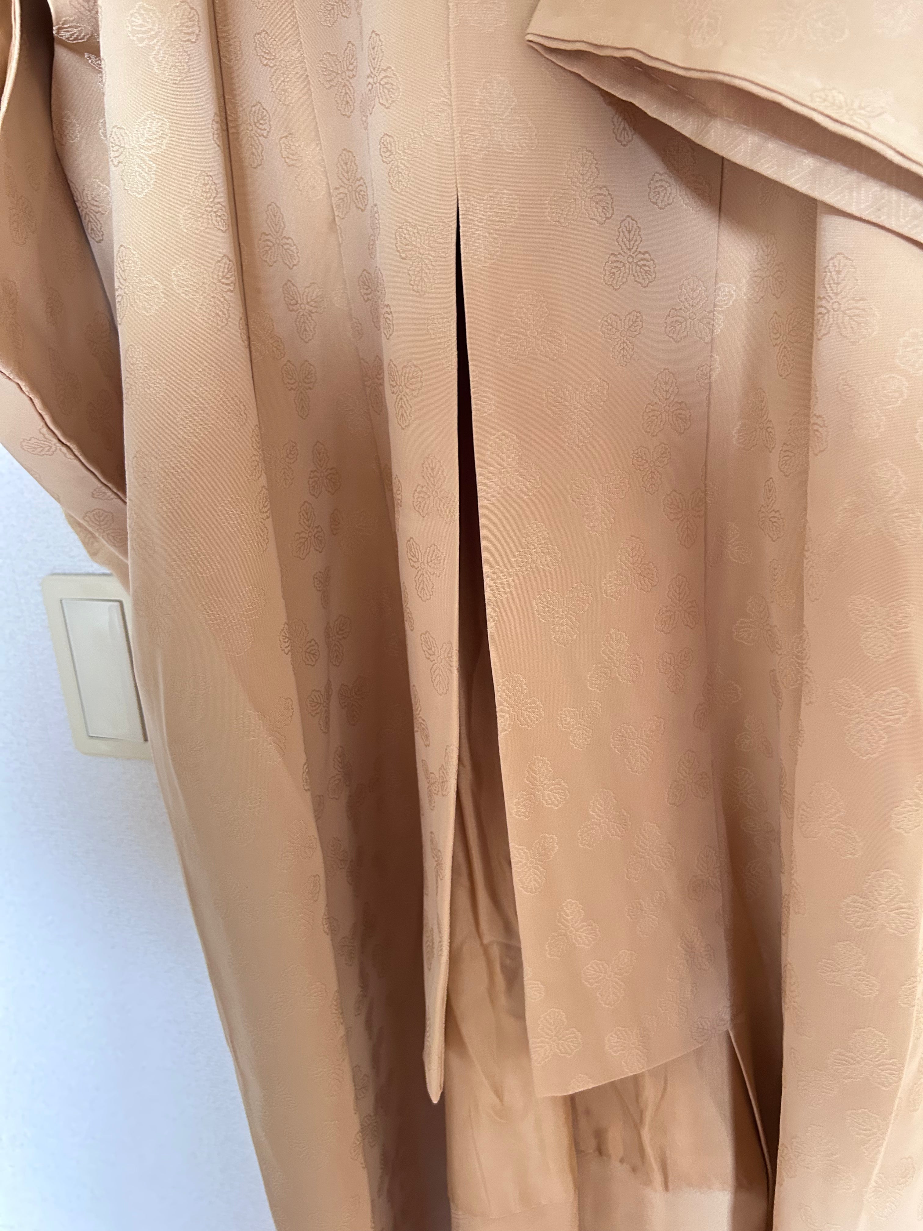 Vintage Japanese Haori in Soft Beige with Woven Floral Jacquard Pattern