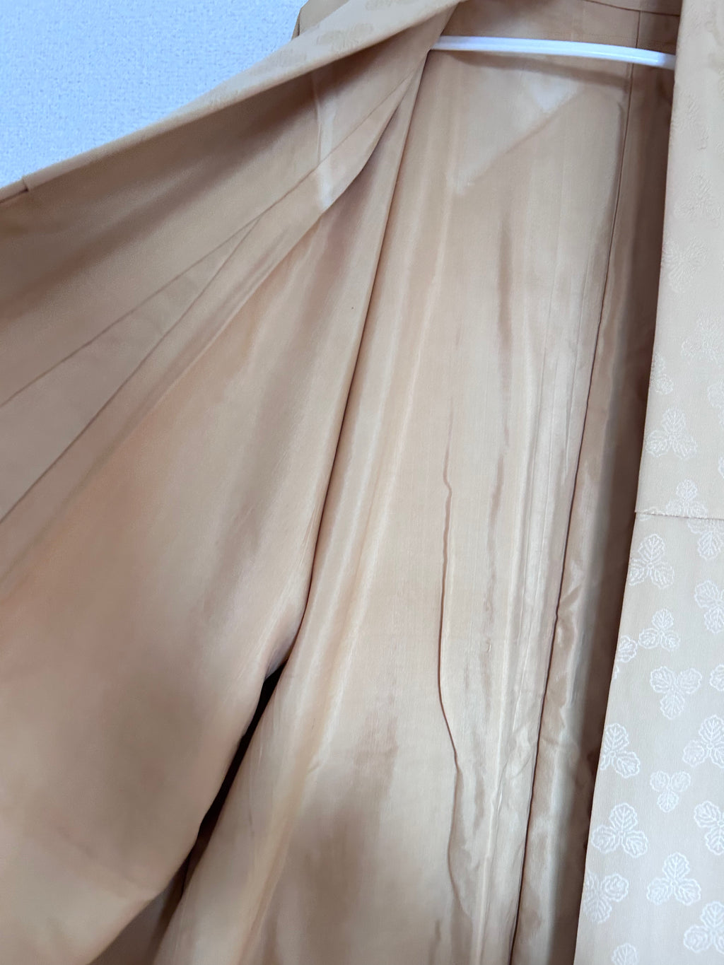 Vintage Japanese Haori in Soft Beige with Woven Floral Jacquard Pattern