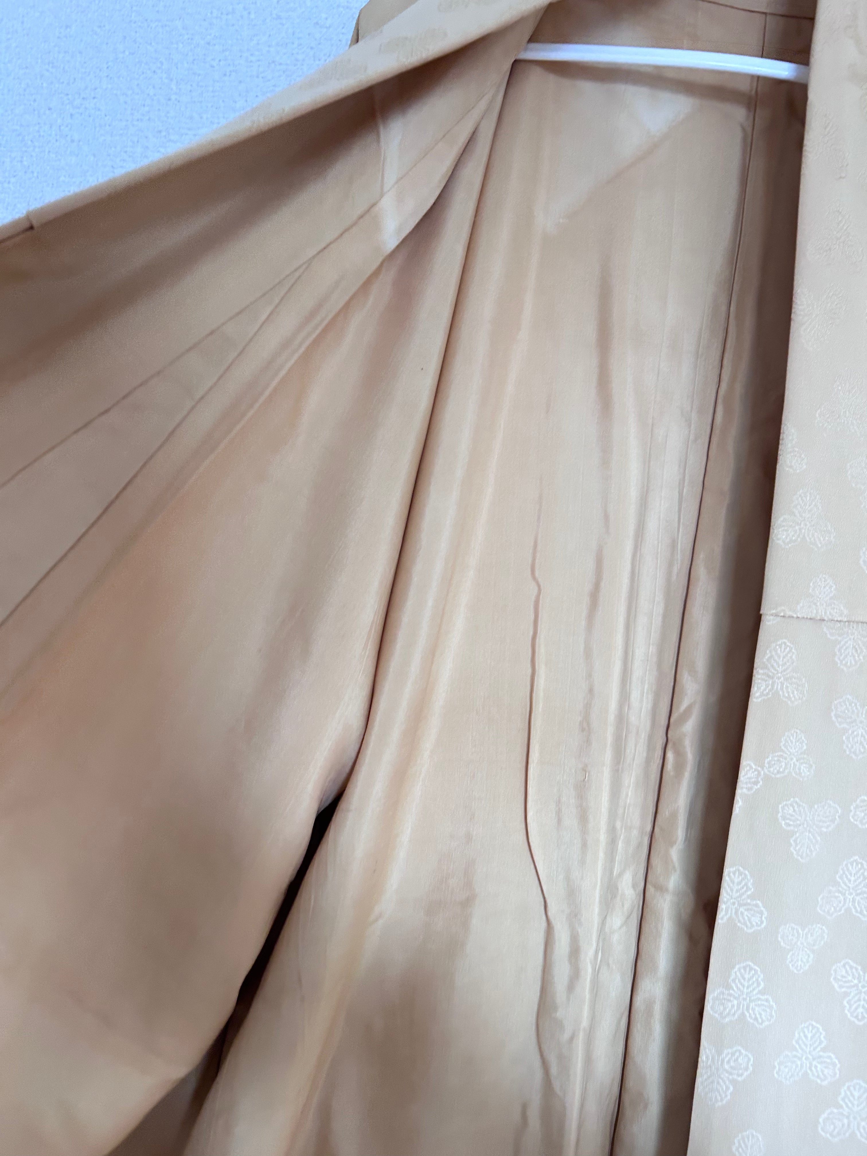 Vintage Japanese Haori in Soft Beige with Woven Floral Jacquard Pattern