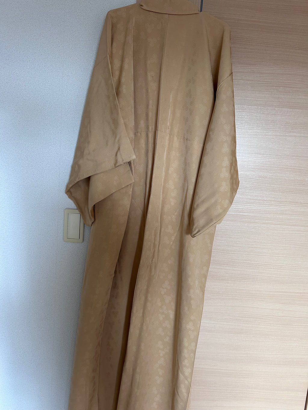 Vintage Japanese Haori in Soft Beige with Woven Floral Jacquard Pattern