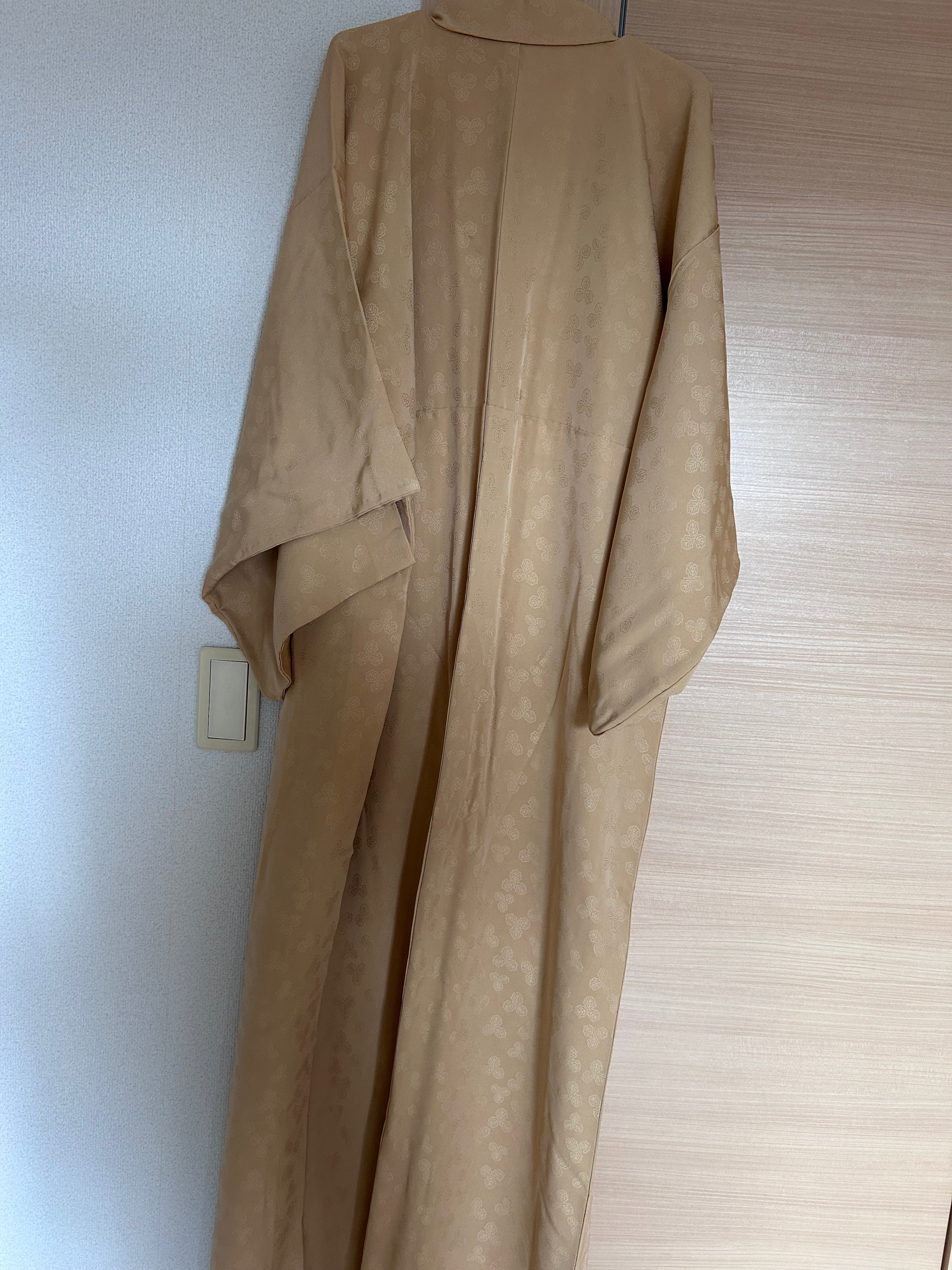 Vintage Japanese Haori in Soft Beige with Woven Floral Jacquard Pattern