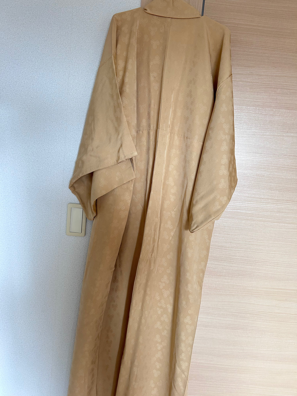 Vintage Japanese Haori in Soft Beige with Woven Floral Jacquard Pattern