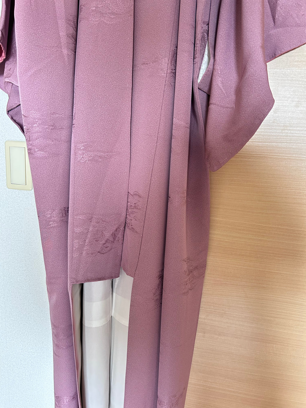 Vintage Japanese Haori Jacket in Dusty Mauve with Scenic Woven Landscape Pattern