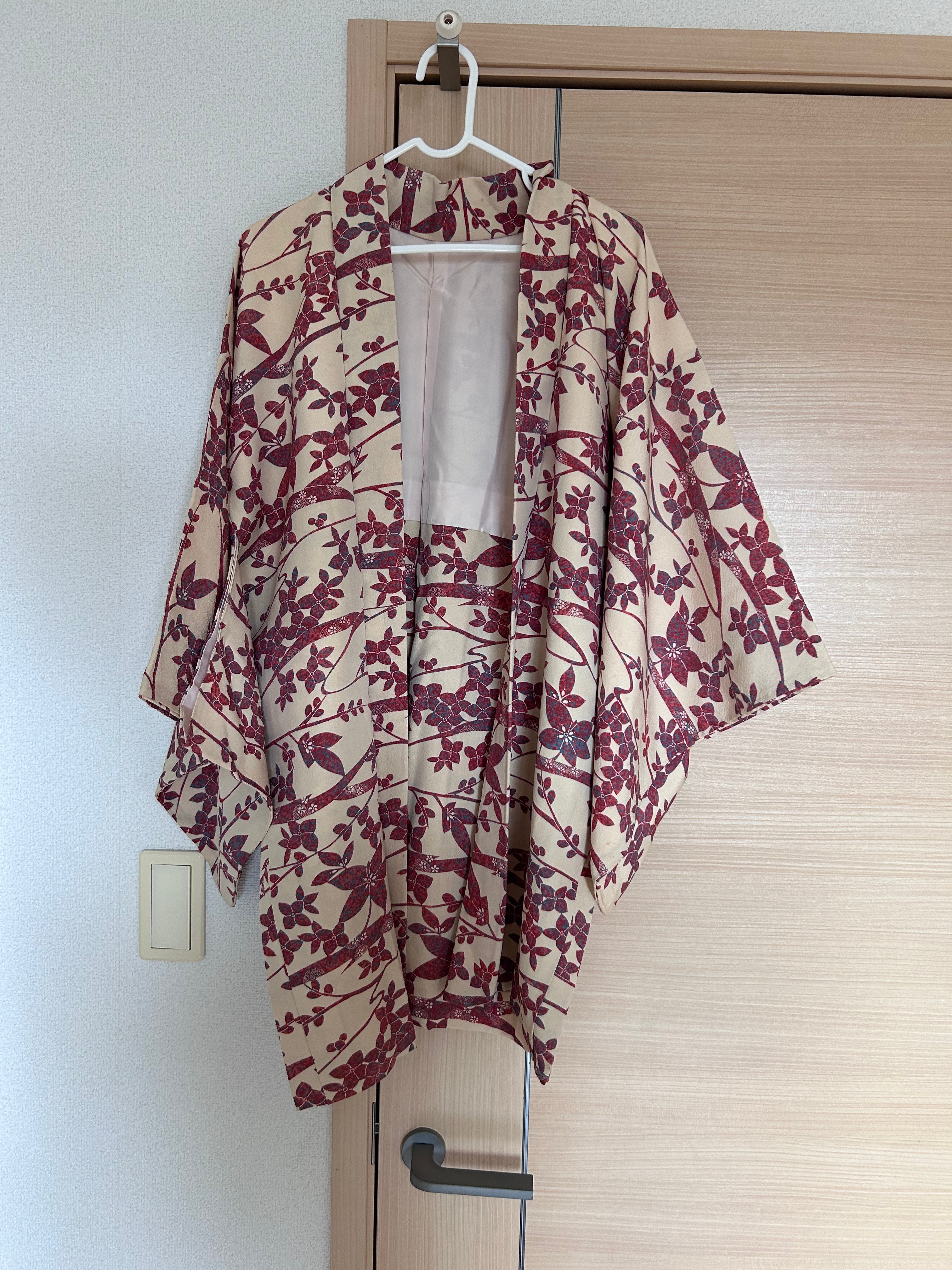 Vintage Japanese Haori Jacket in Ivory with Burgundy Floral Vine Pattern