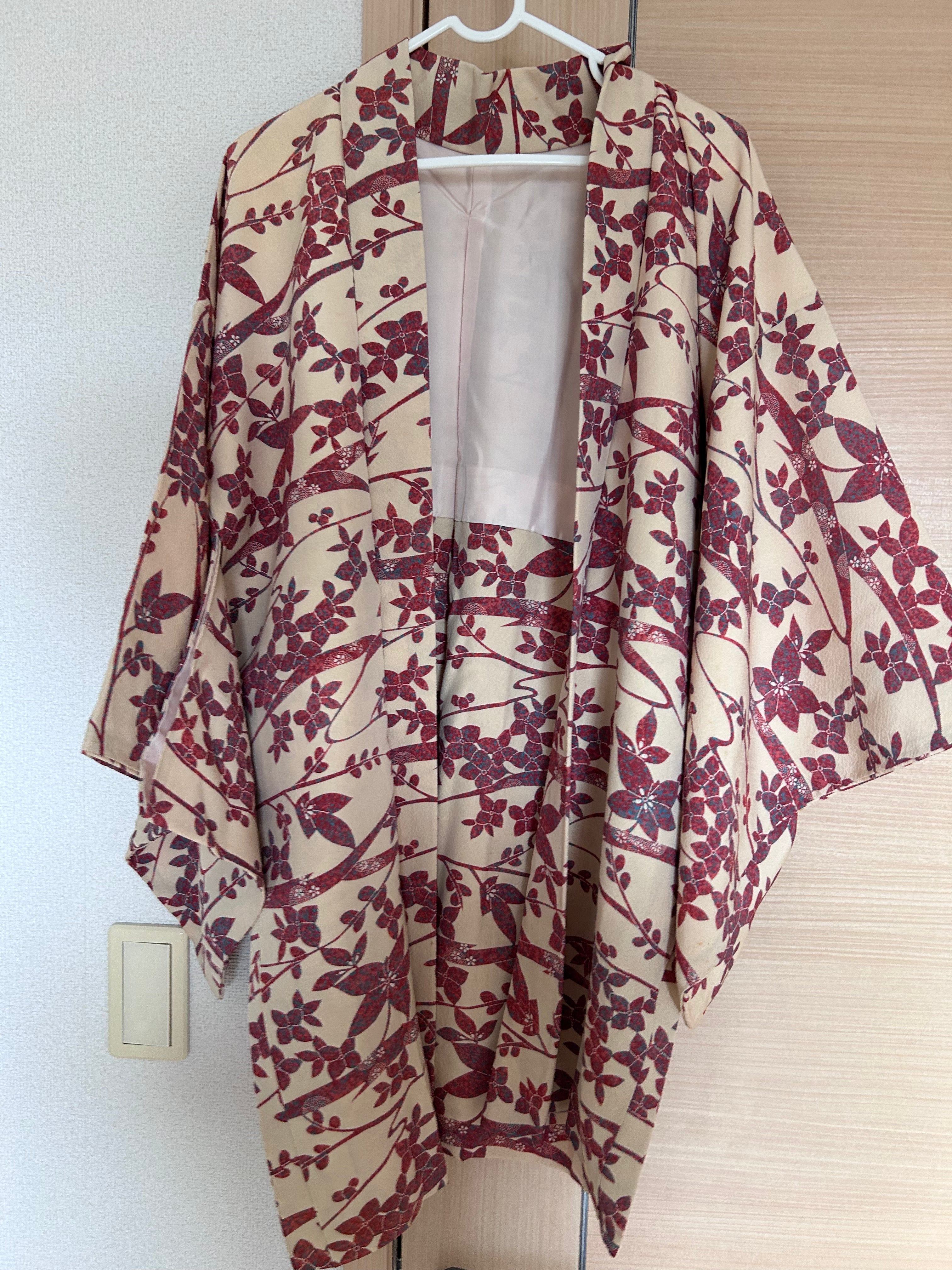 Vintage Japanese Haori Jacket in Ivory with Burgundy Floral Vine Pattern