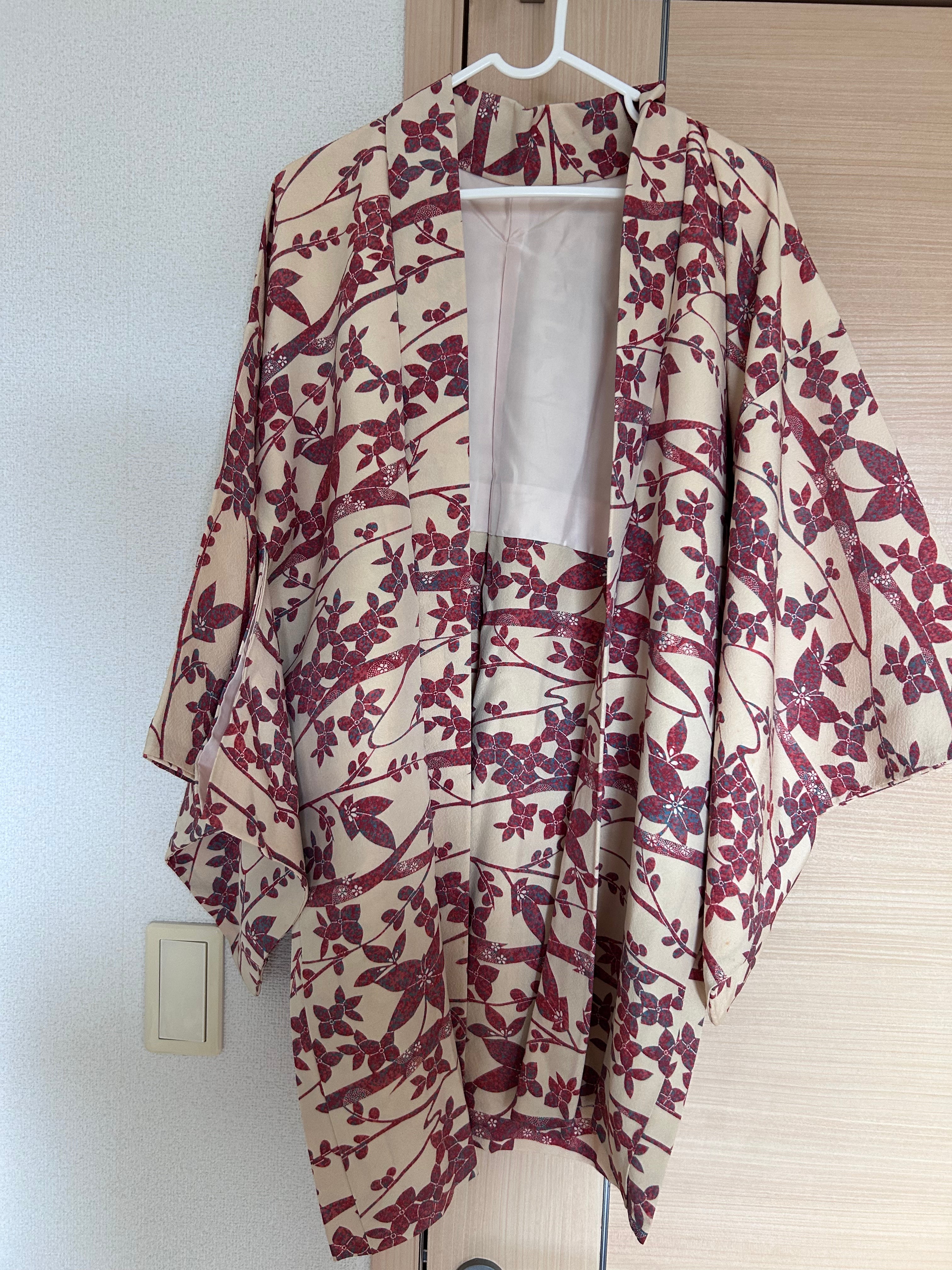 Vintage Japanese Haori Jacket in Ivory with Burgundy Floral Vine Pattern