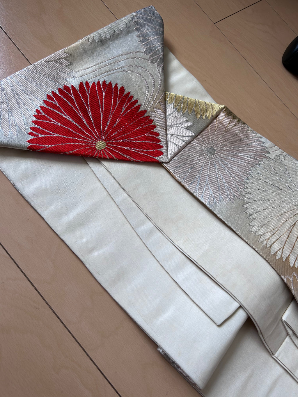 Vintage Japanese Fukuro Obi Belt – Elegant Chrysanthemum & Flowing Water Brocade in Gold, Ivory & Red