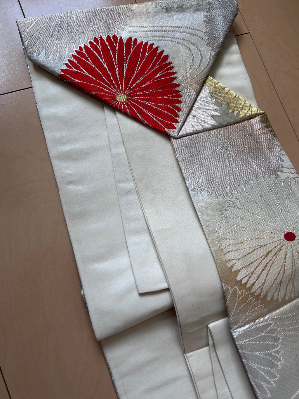 Vintage Japanese Fukuro Obi Belt – Elegant Chrysanthemum & Flowing Water Brocade in Gold, Ivory & Red