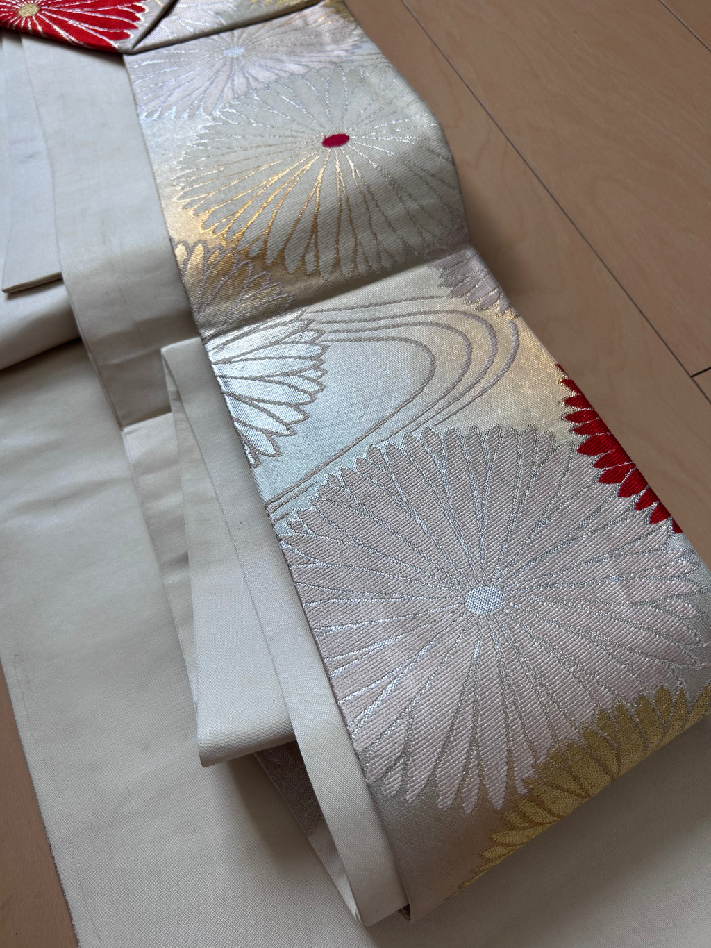 Vintage Japanese Fukuro Obi Belt – Elegant Chrysanthemum & Flowing Water Brocade in Gold, Ivory & Red