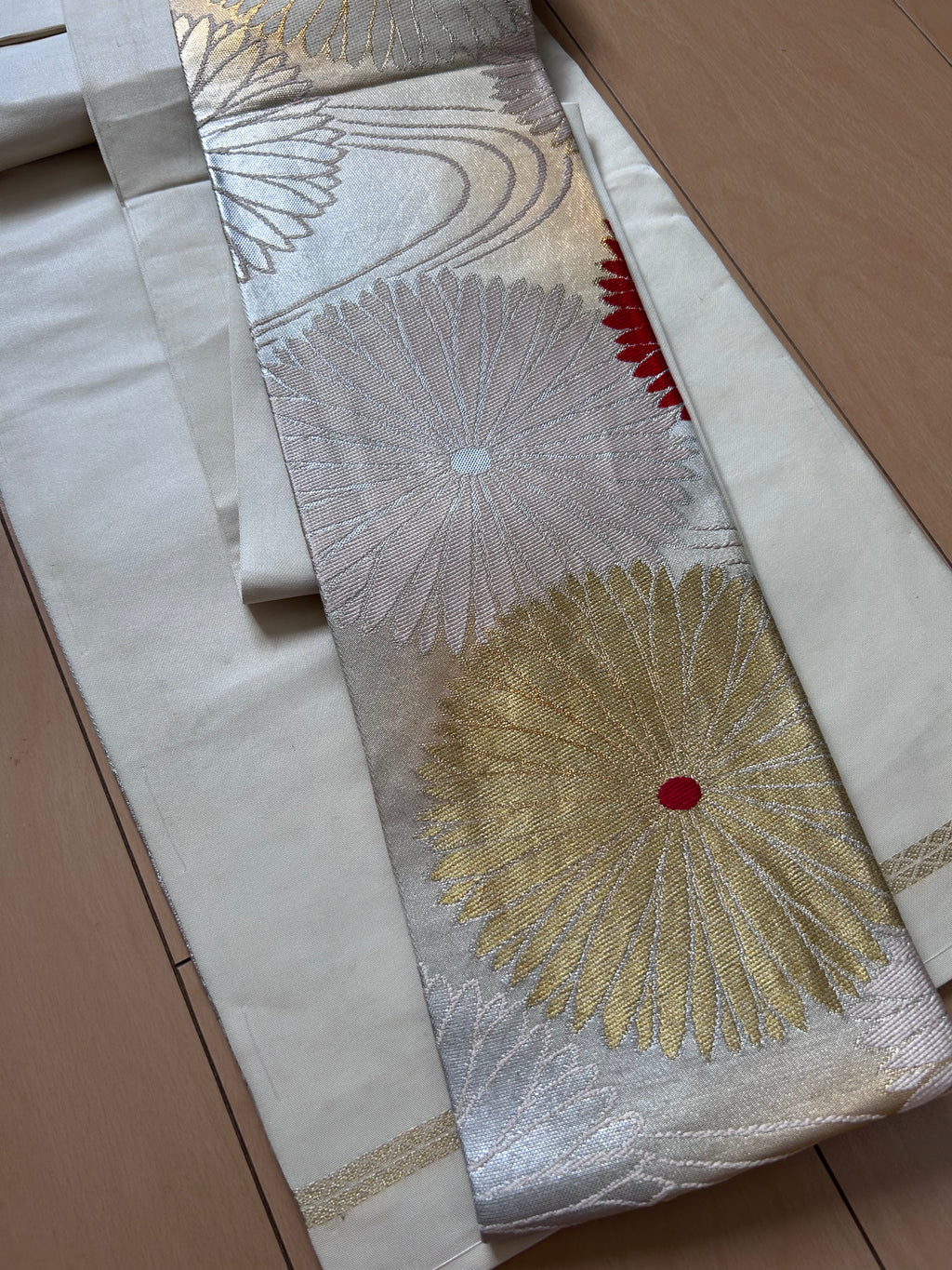 Vintage Japanese Fukuro Obi Belt – Elegant Chrysanthemum & Flowing Water Brocade in Gold, Ivory & Red