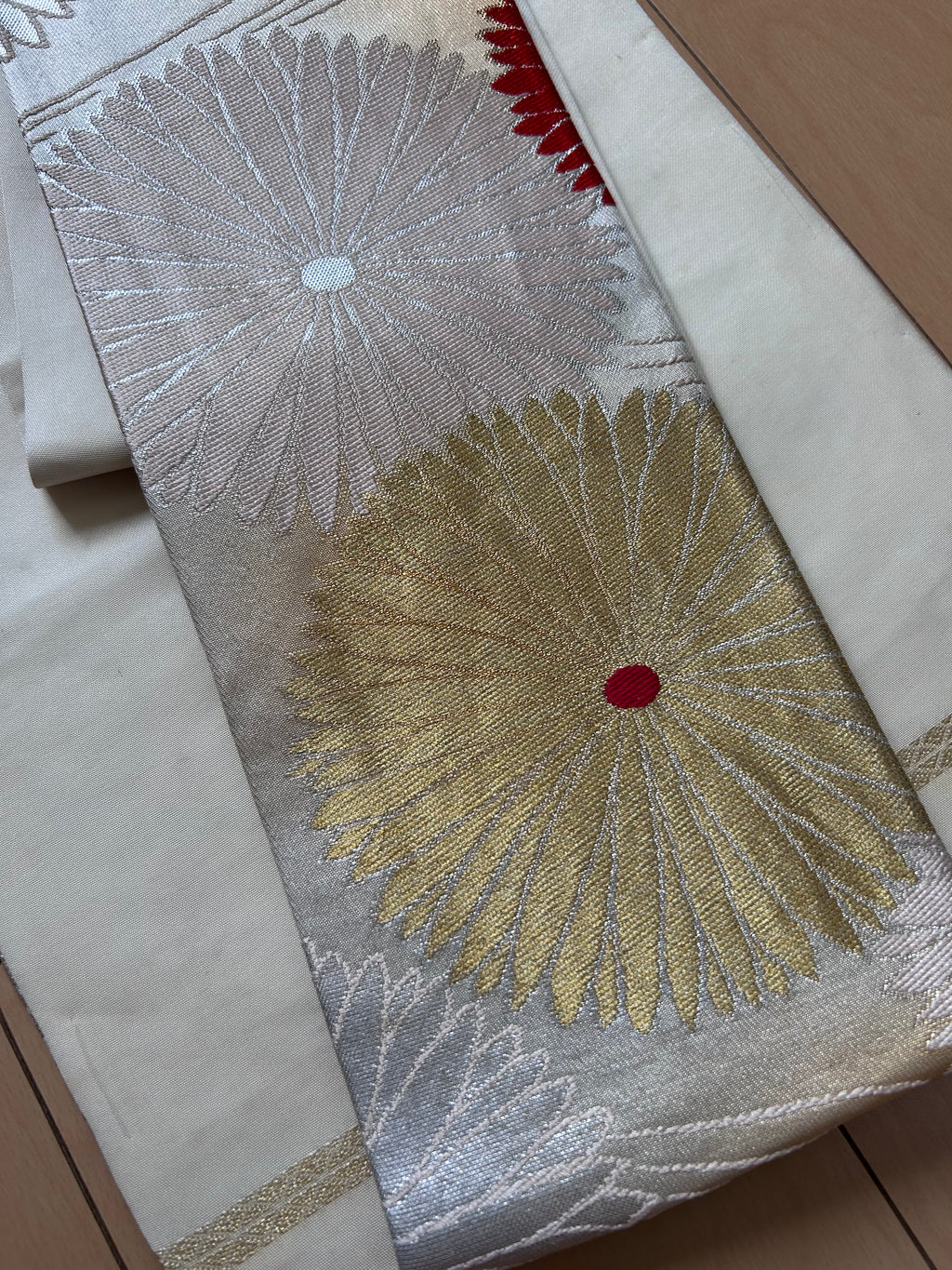 Vintage Japanese Fukuro Obi Belt – Elegant Chrysanthemum & Flowing Water Brocade in Gold, Ivory & Red
