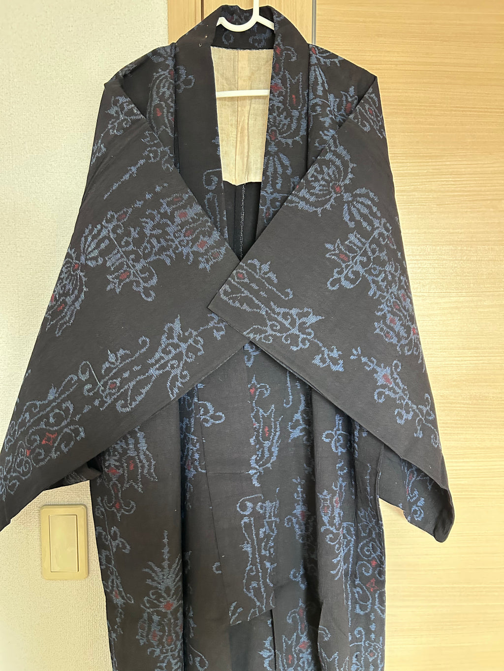 Vintage Japanese Haori Jacket – Black with Blue & Red Traditional Arabesque Pattern