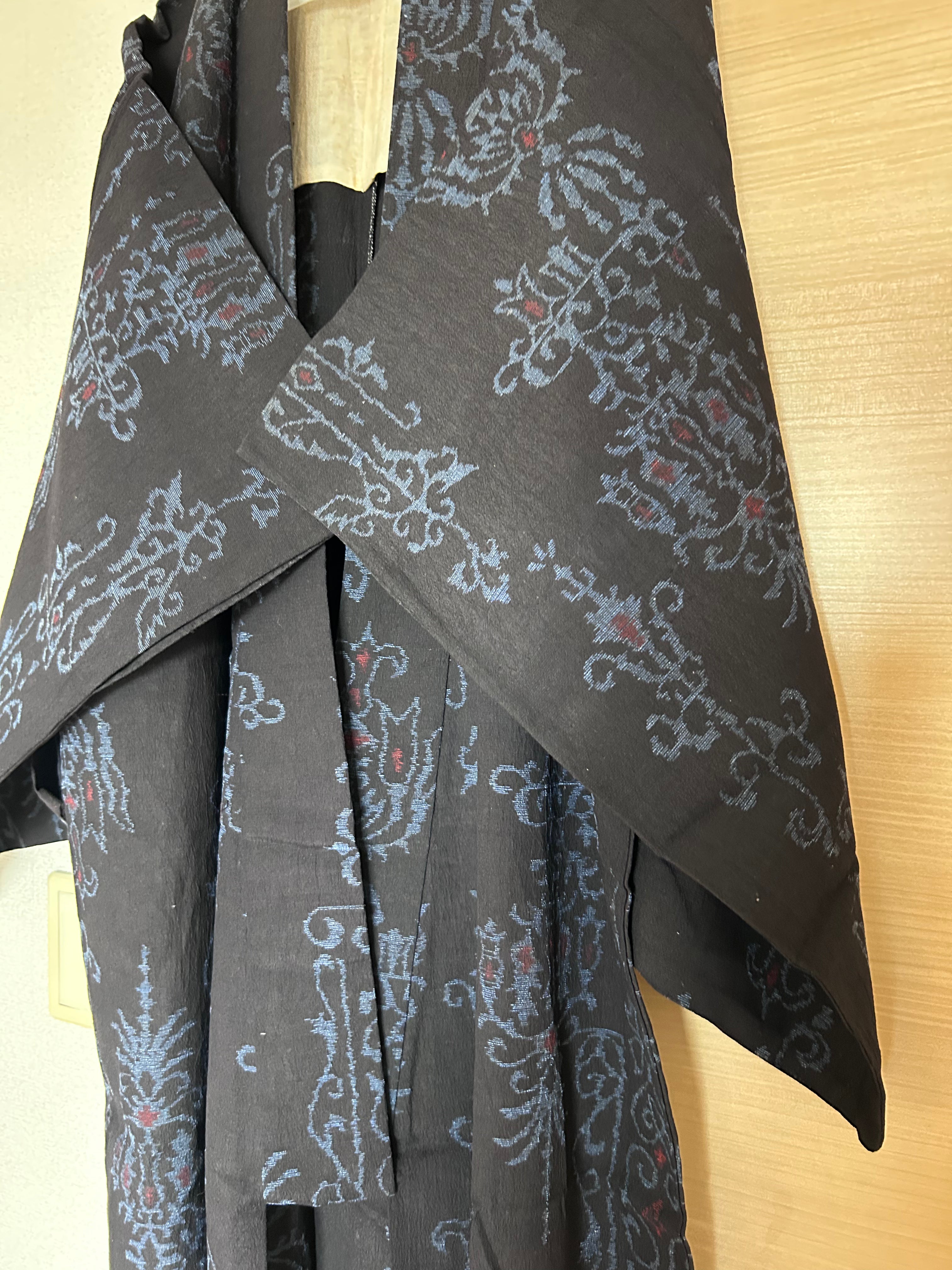 Vintage Japanese Haori Jacket – Black with Blue & Red Traditional Arabesque Pattern