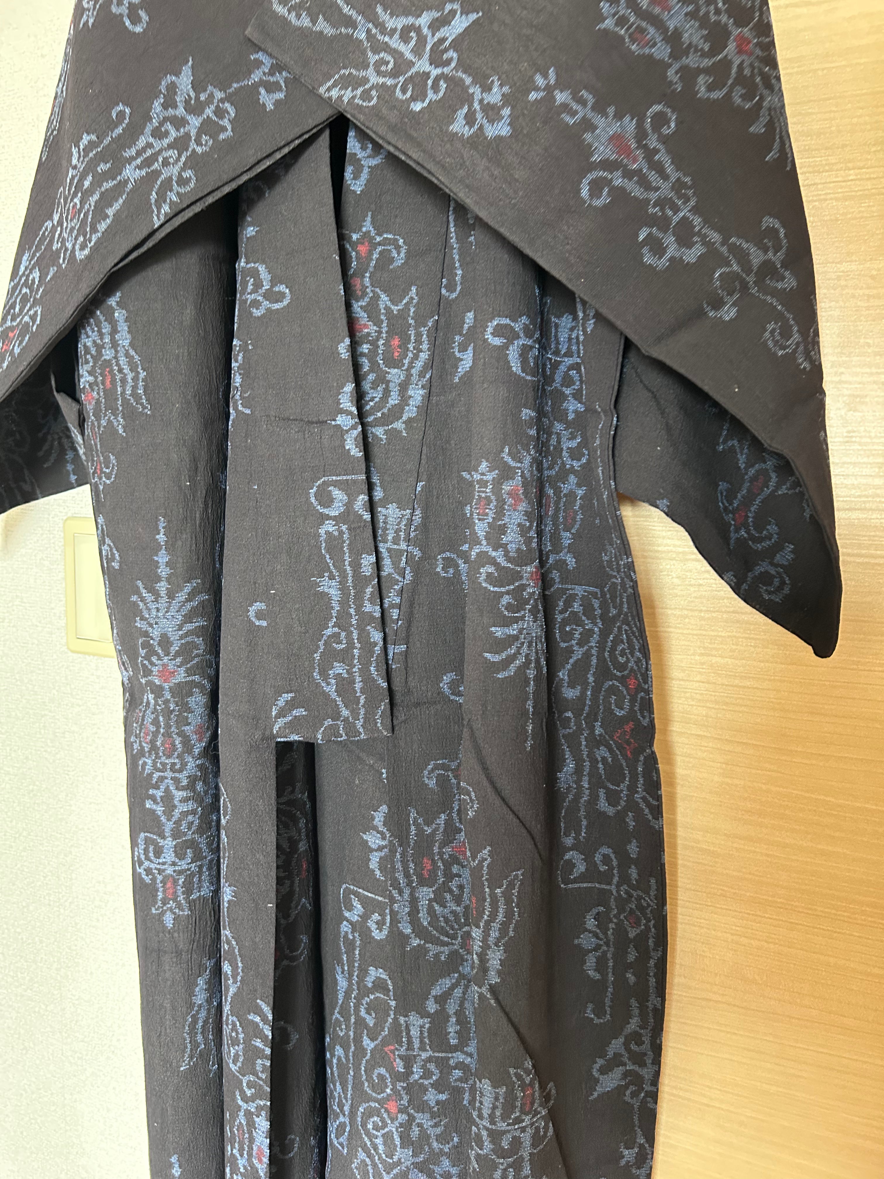 Vintage Japanese Haori Jacket – Black with Blue & Red Traditional Arabesque Pattern