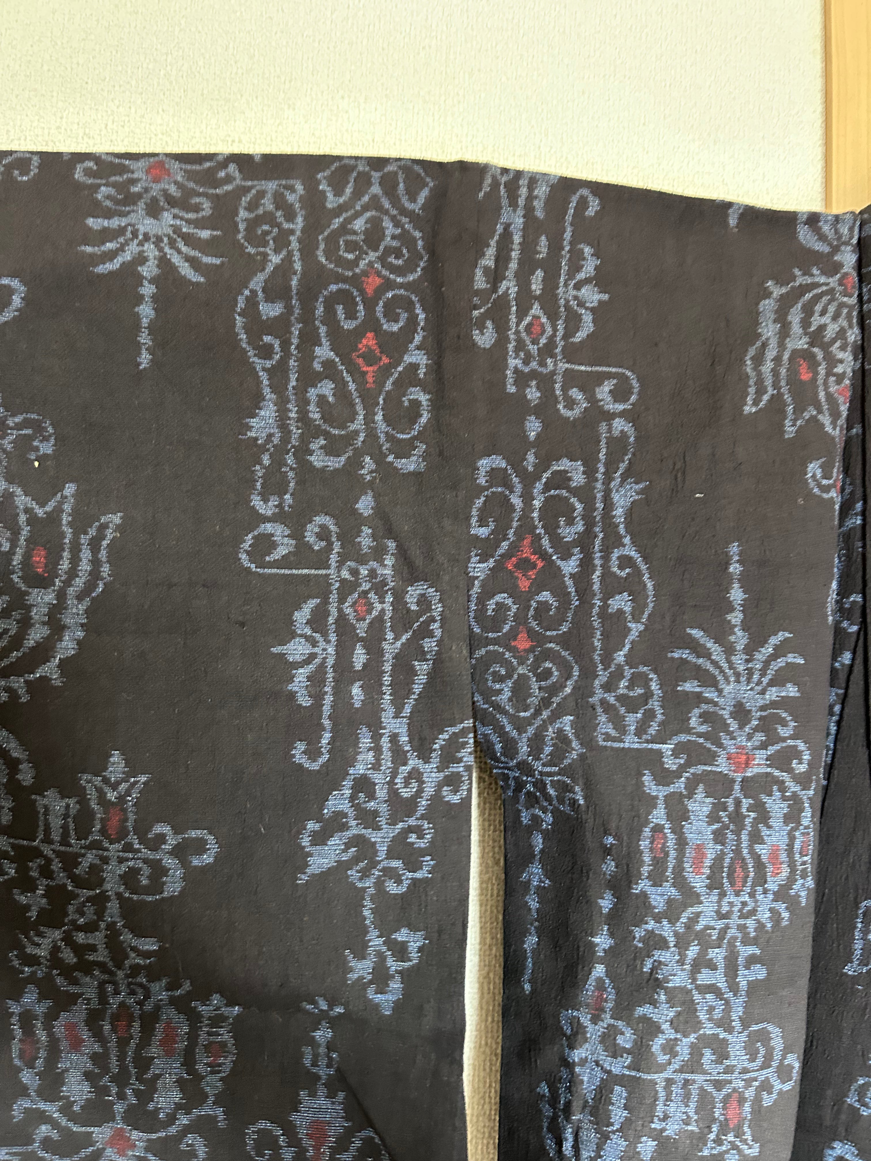 Vintage Japanese Haori Jacket – Black with Blue & Red Traditional Arabesque Pattern