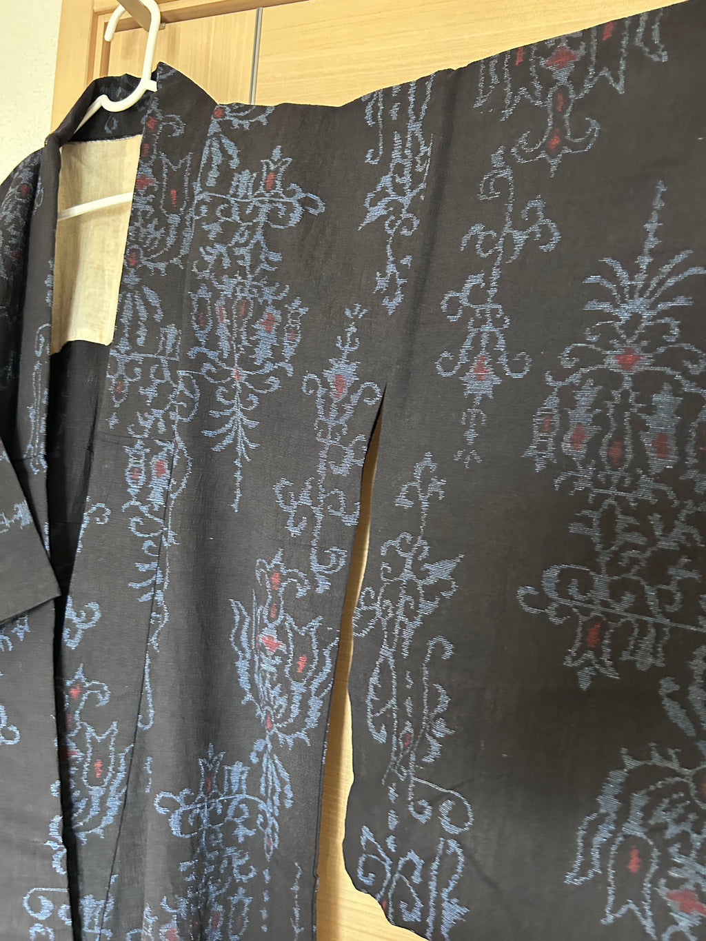 Vintage Japanese Haori Jacket – Black with Blue & Red Traditional Arabesque Pattern