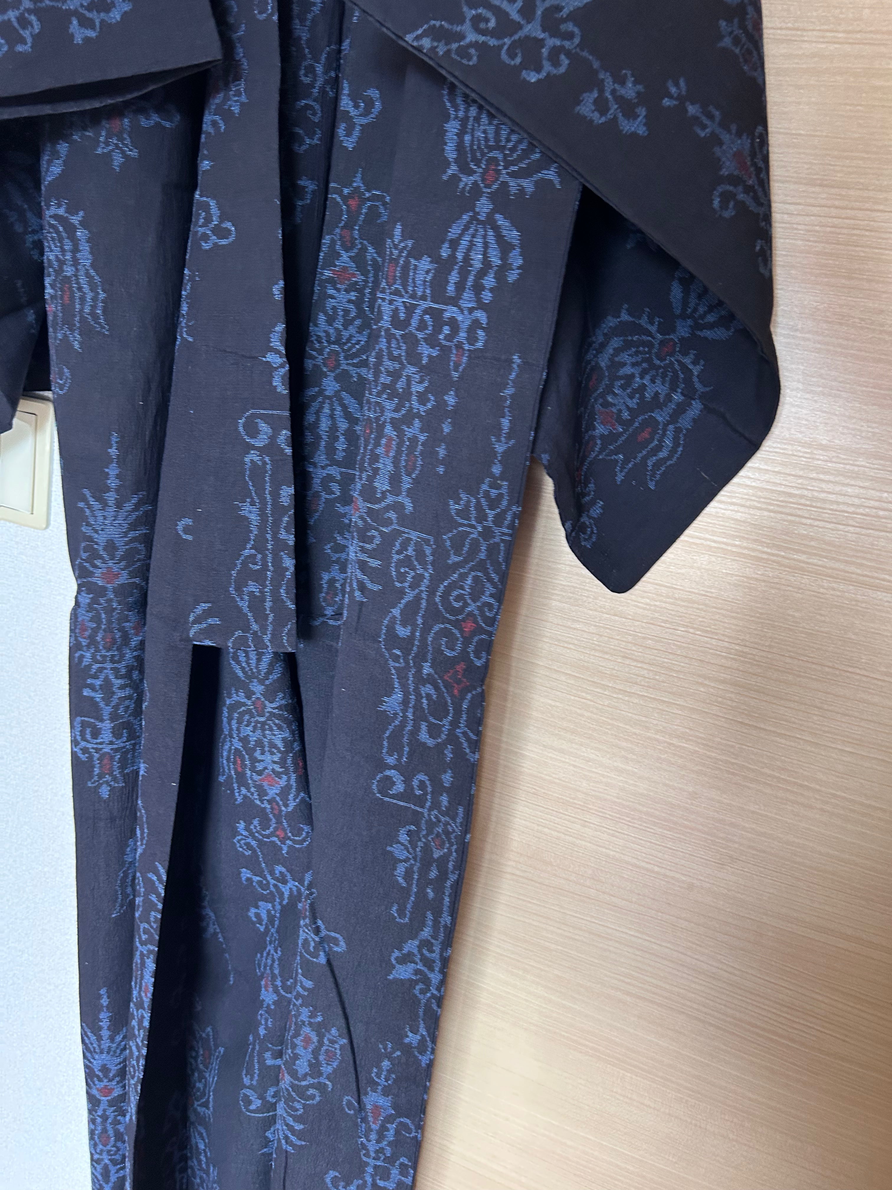 Vintage Japanese Haori Jacket – Black with Blue & Red Traditional Arabesque Pattern