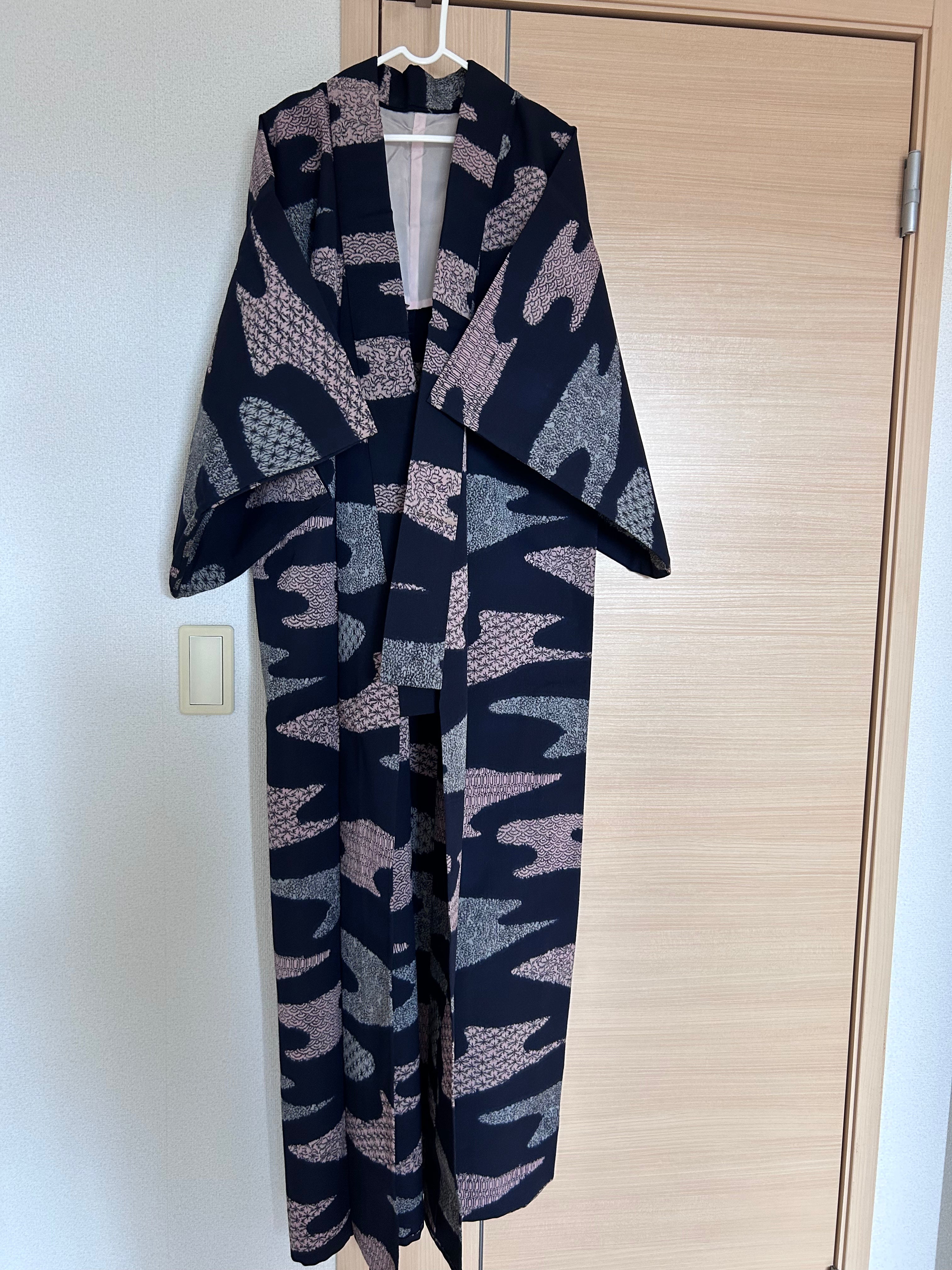 Vintage Japanese Haori Jacket – Black Shibori-Inspired Wave Pattern