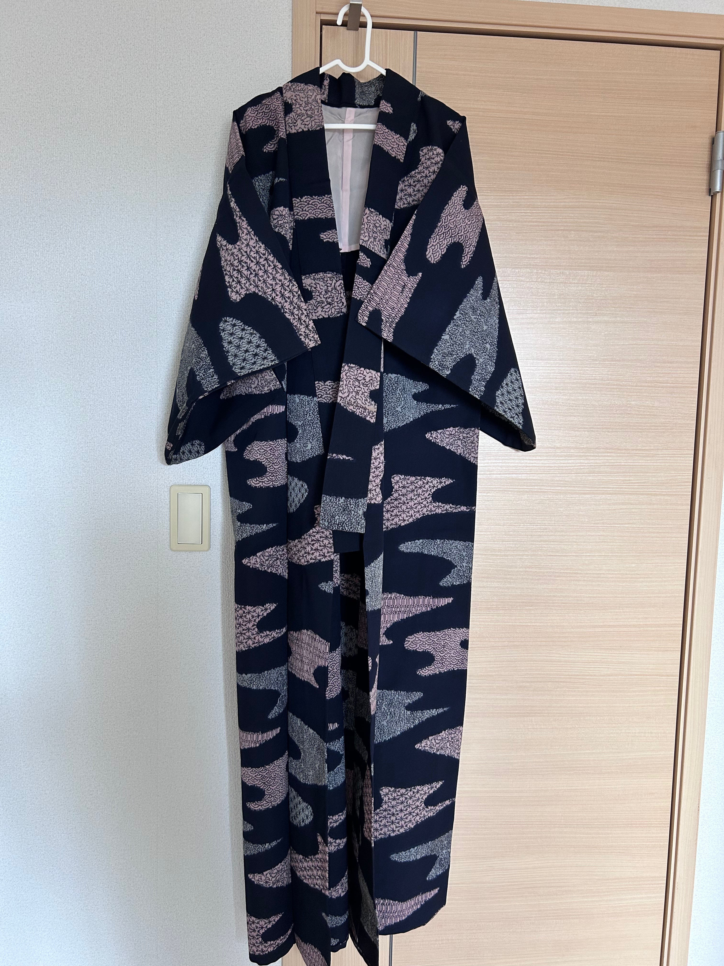 Vintage Japanese Haori Jacket – Black Shibori-Inspired Wave Pattern