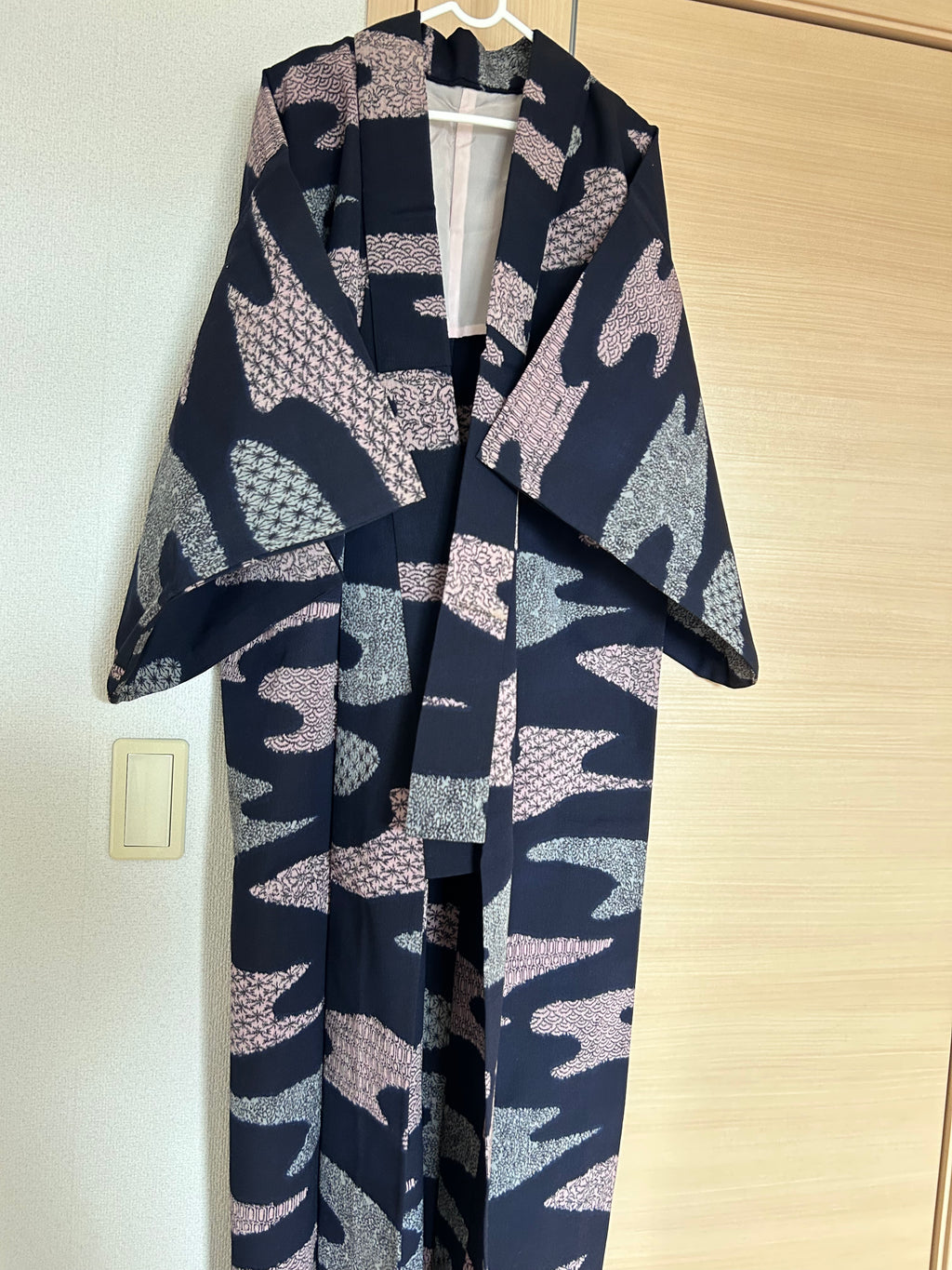 Vintage Japanese Haori Jacket – Black Shibori-Inspired Wave Pattern