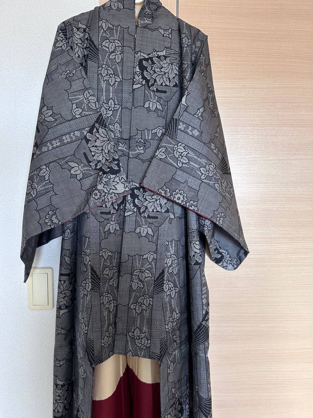 Vintage Japanese Haori Jacket – Black & Gray Woven Landscape Pattern