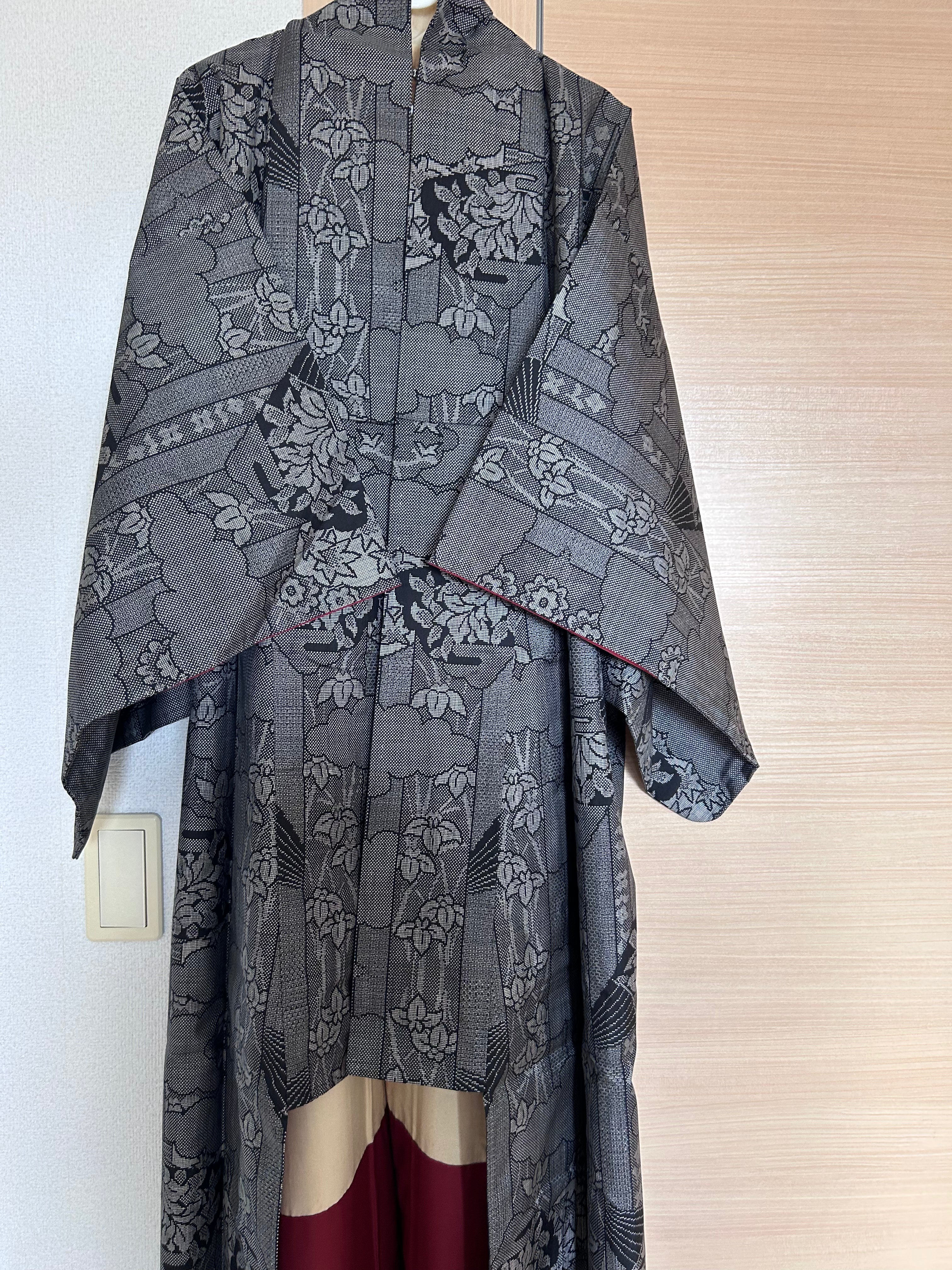 Vintage Japanese Haori Jacket – Black & Gray Woven Landscape Pattern
