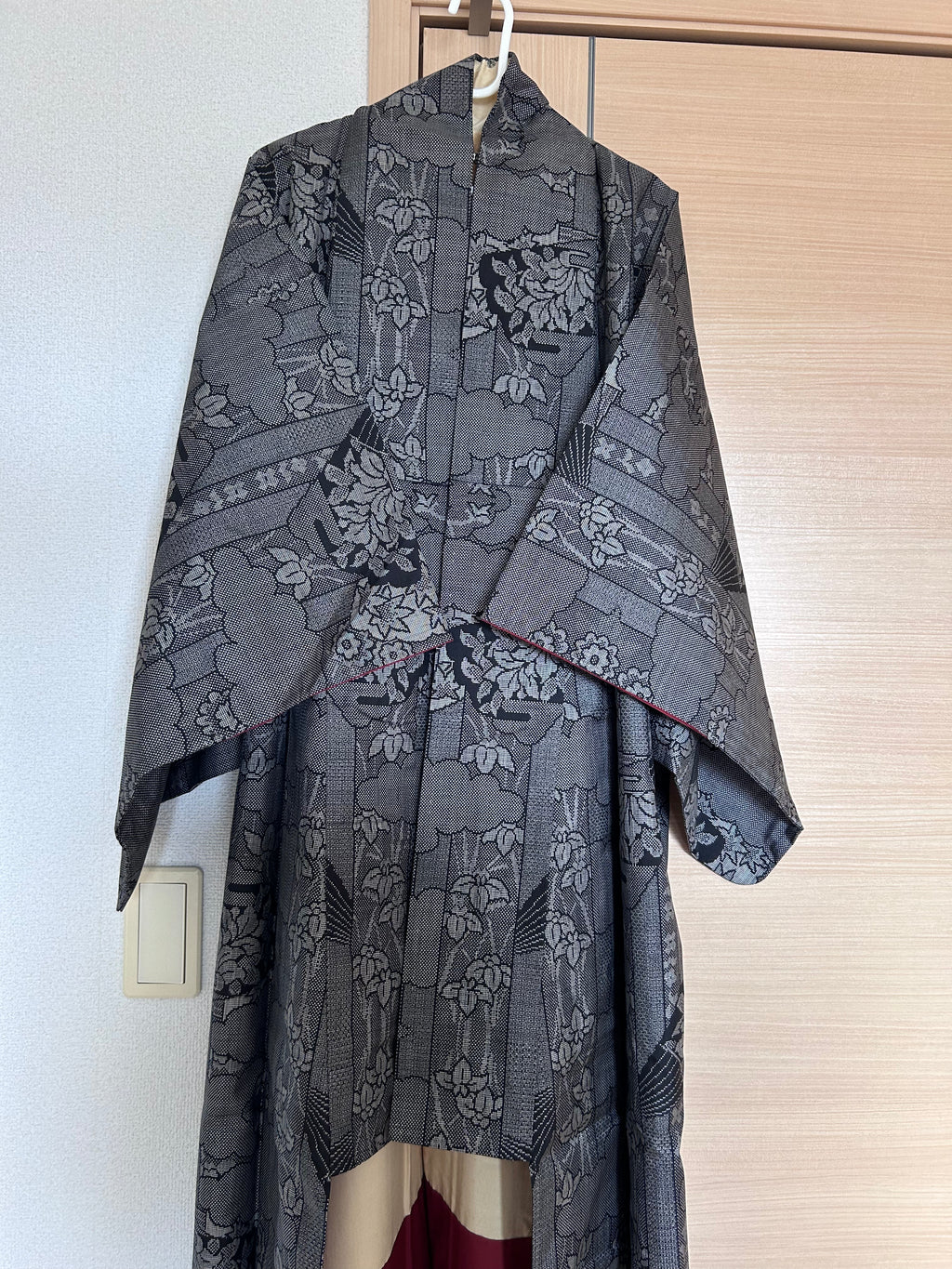 Vintage Japanese Haori Jacket – Black & Gray Woven Landscape Pattern