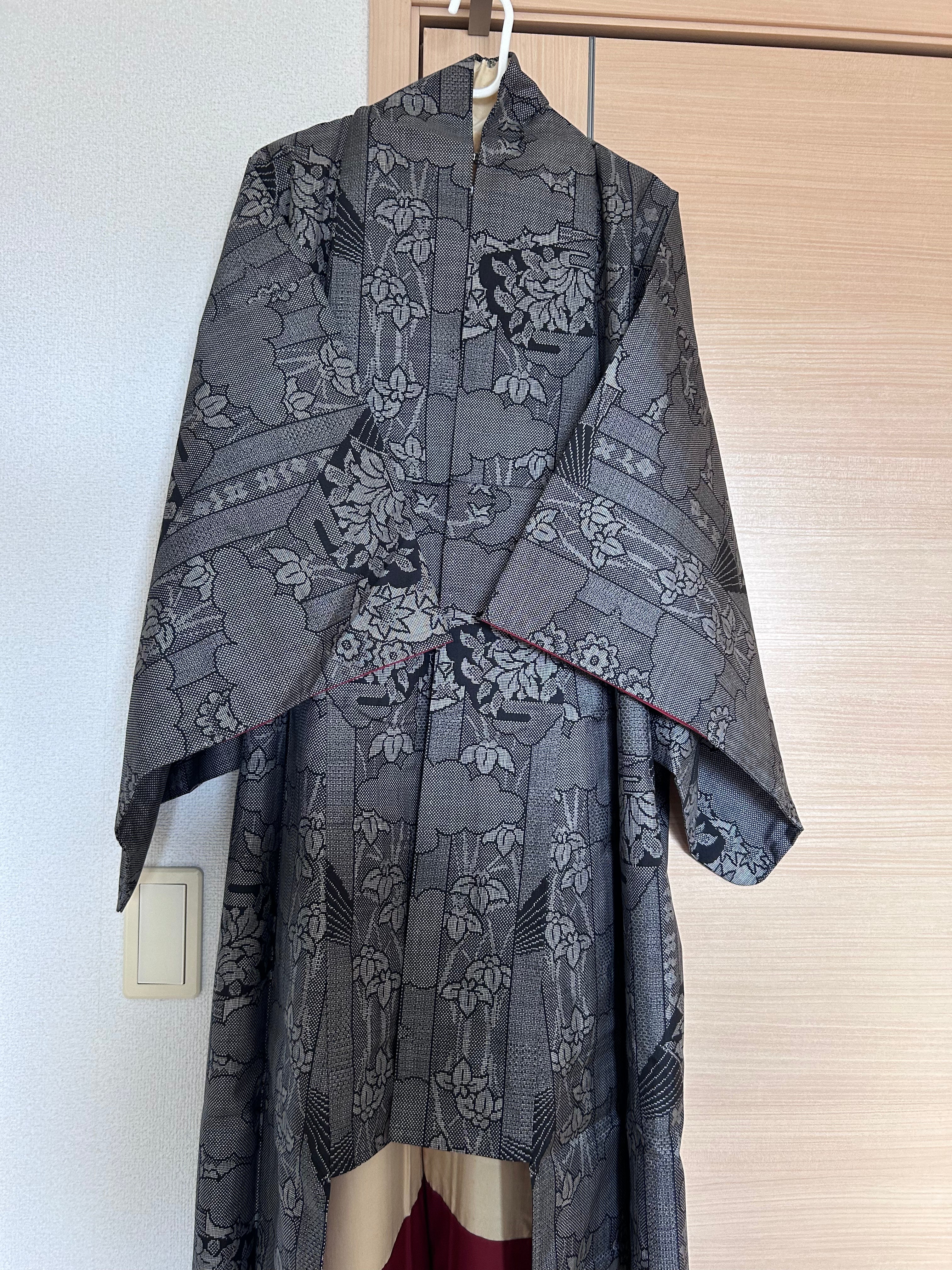 Vintage Japanese Haori Jacket – Black & Gray Woven Landscape Pattern