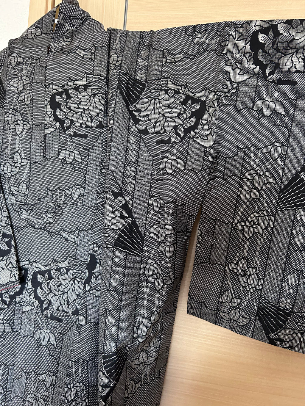 Vintage Japanese Haori Jacket – Black & Gray Woven Landscape Pattern