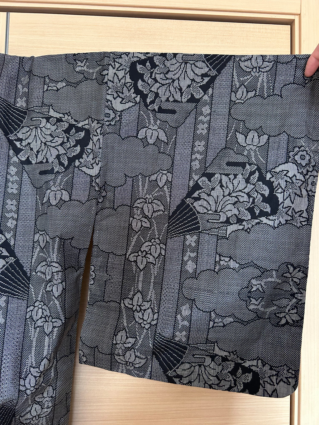 Vintage Japanese Haori Jacket – Black & Gray Woven Landscape Pattern