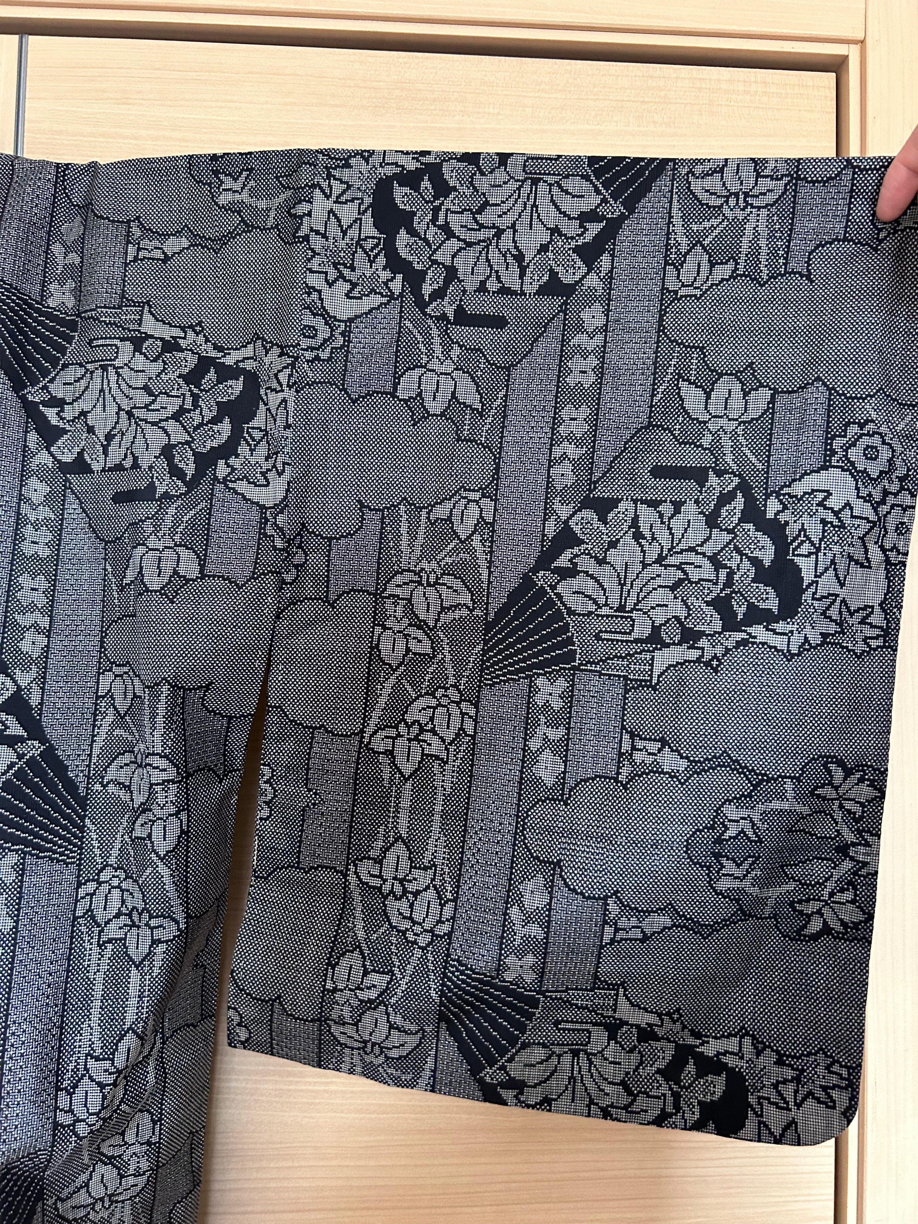Vintage Japanese Haori Jacket – Black & Gray Woven Landscape Pattern