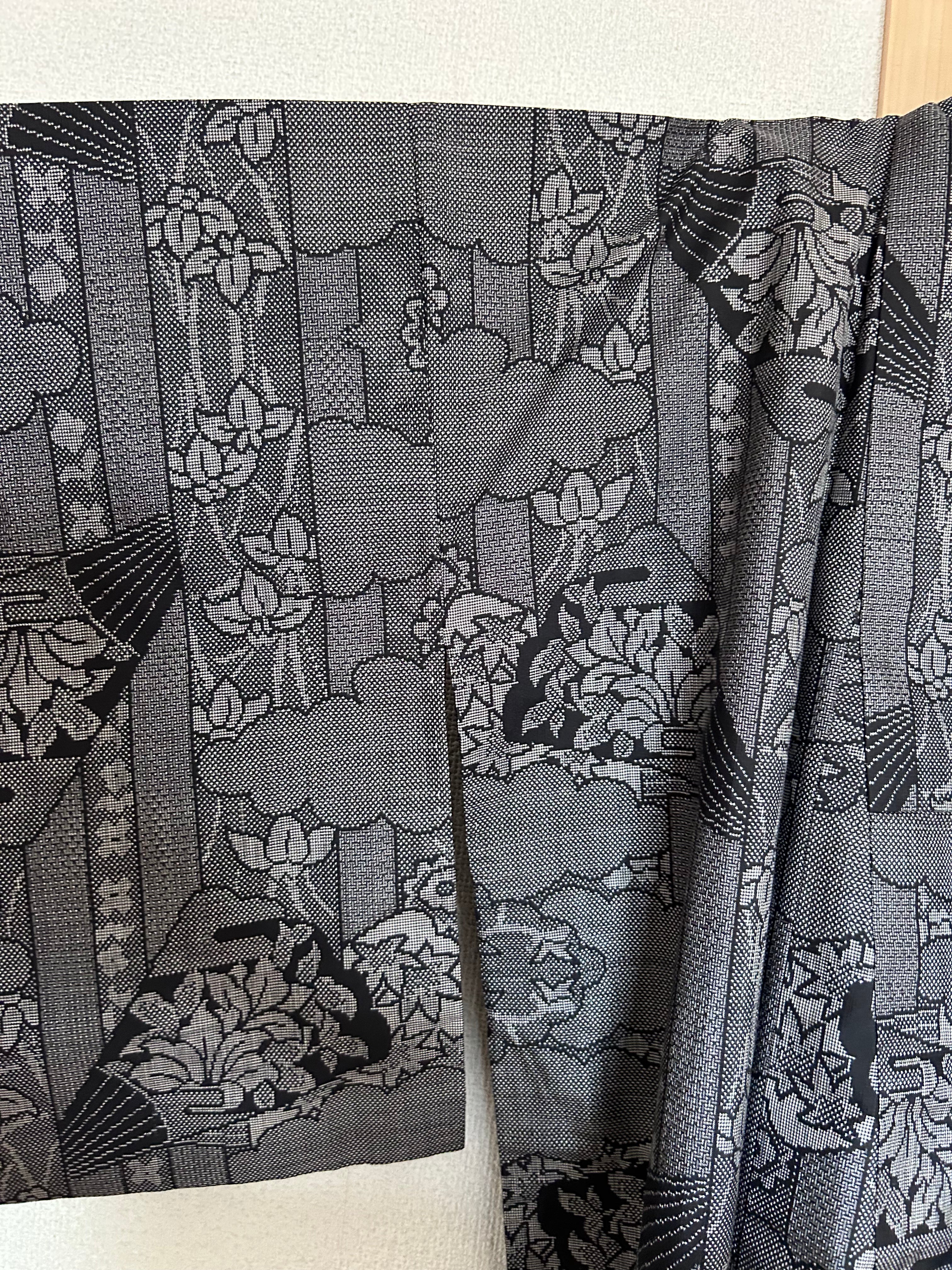 Vintage Japanese Haori Jacket – Black & Gray Woven Landscape Pattern