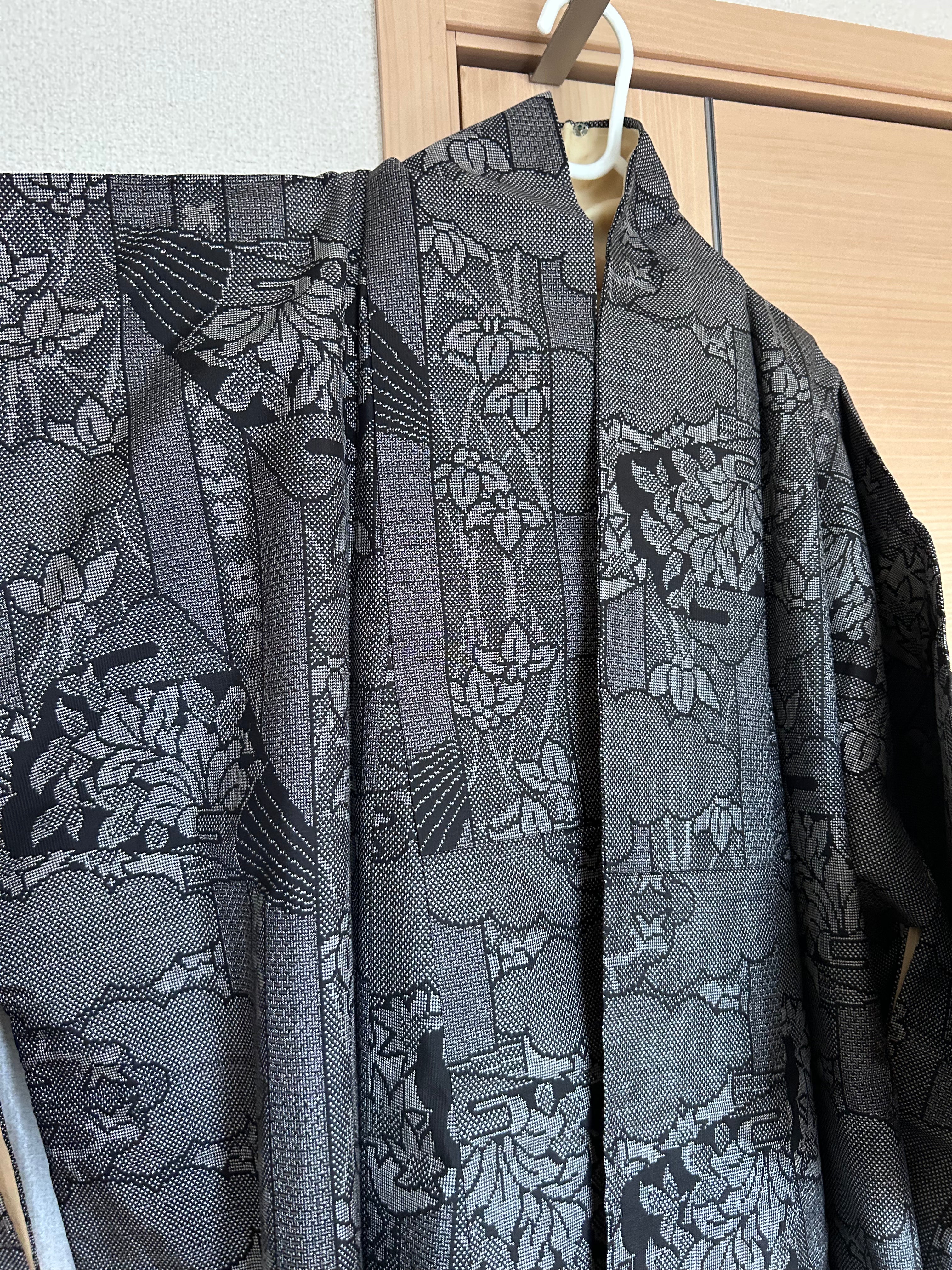 Vintage Japanese Haori Jacket – Black & Gray Woven Landscape Pattern