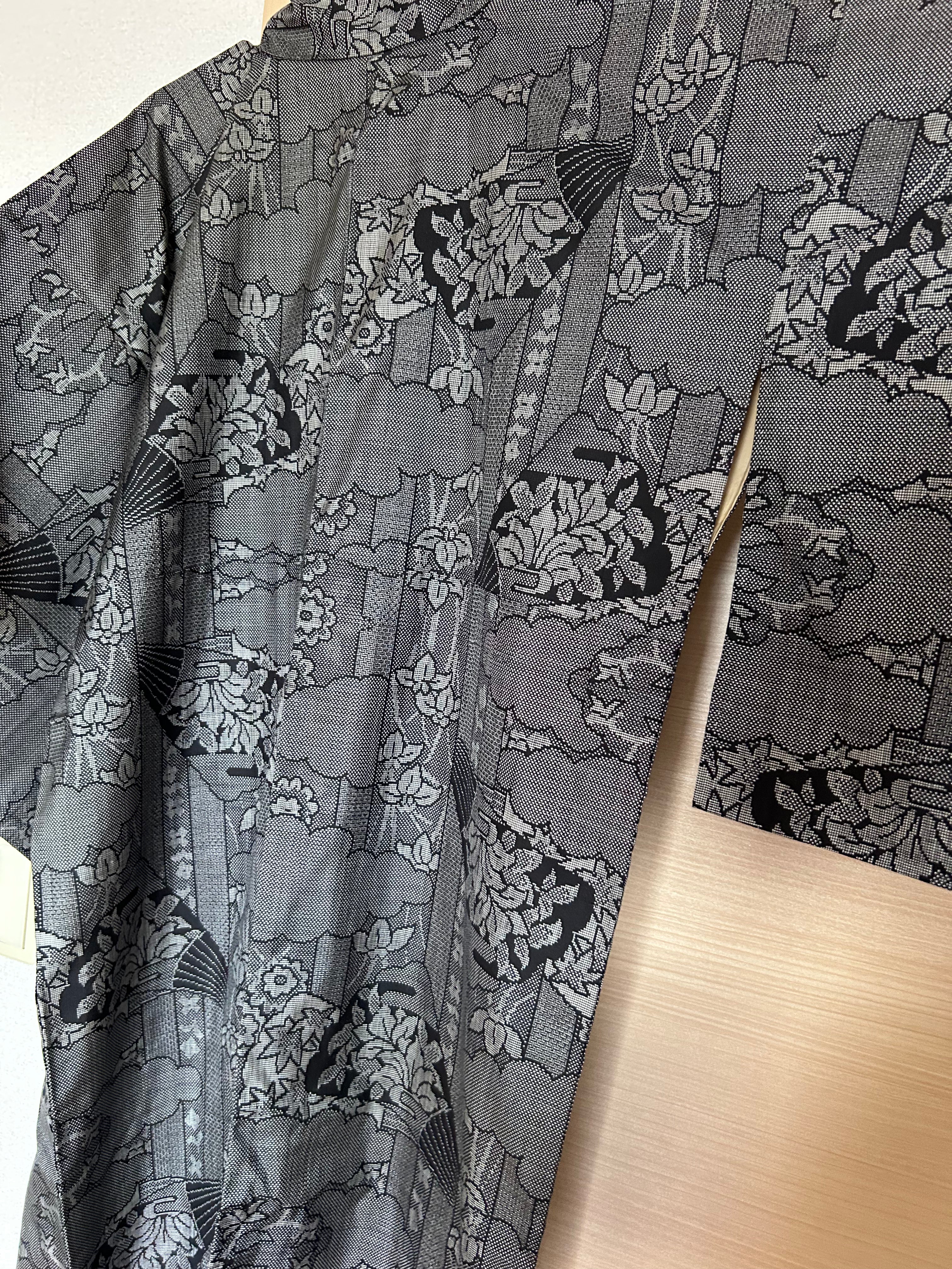 Vintage Japanese Haori Jacket – Black & Gray Woven Landscape Pattern
