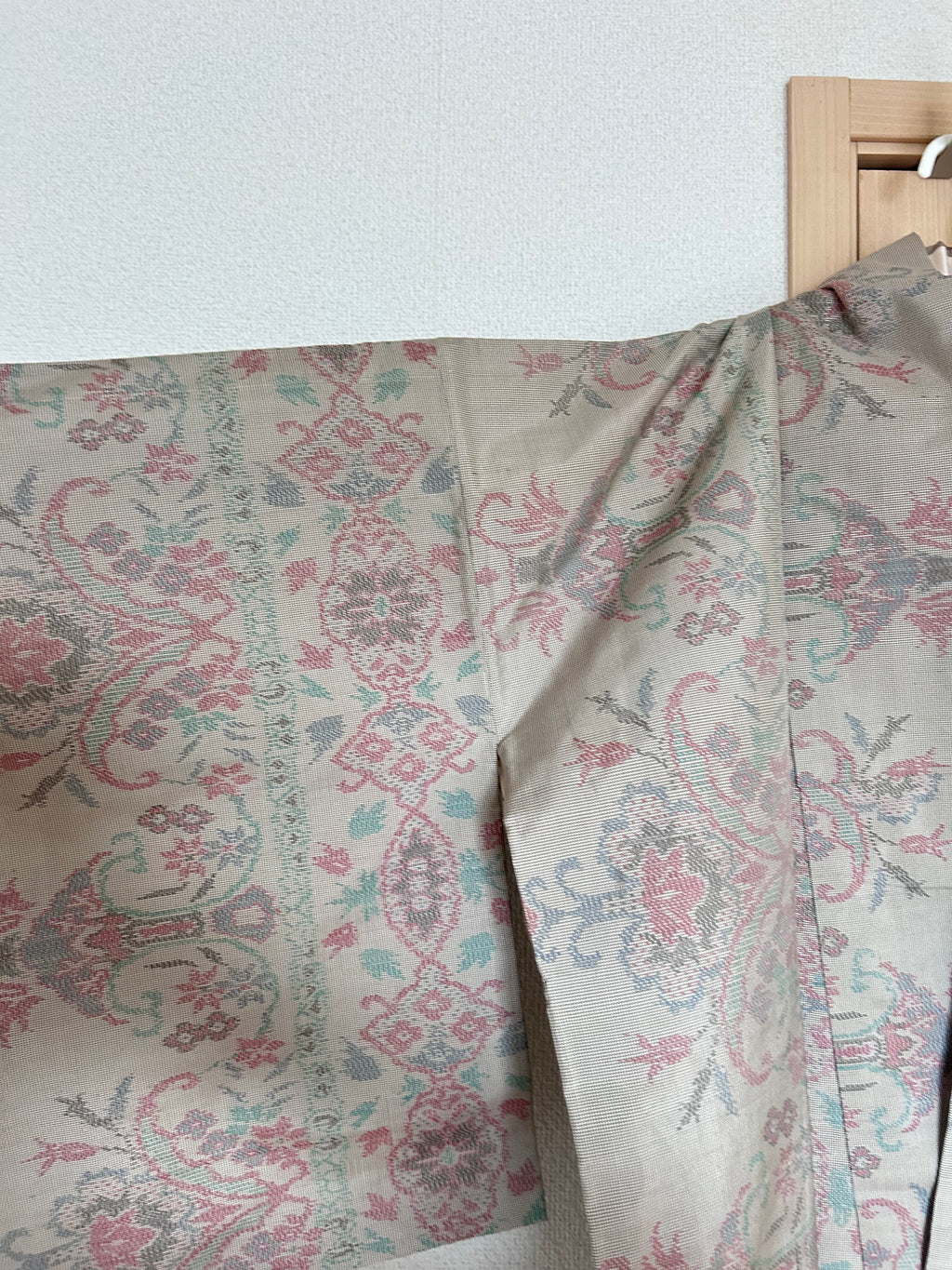 Vintage Japanese Haori Jacket – Pastel Brocade Floral Pattern