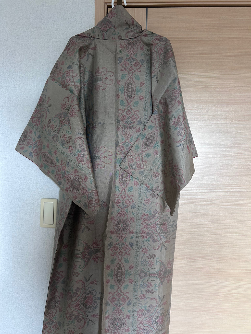 Vintage Japanese Haori Jacket – Pastel Brocade Floral Pattern