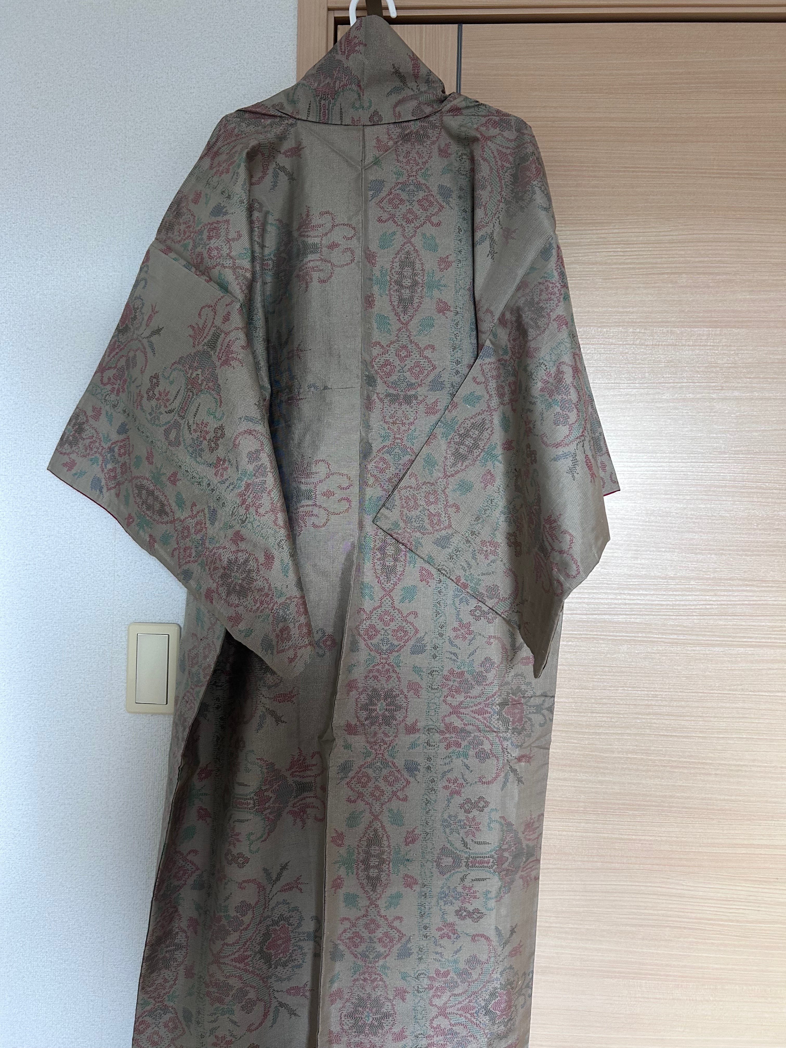Vintage Japanese Haori Jacket – Pastel Brocade Floral Pattern
