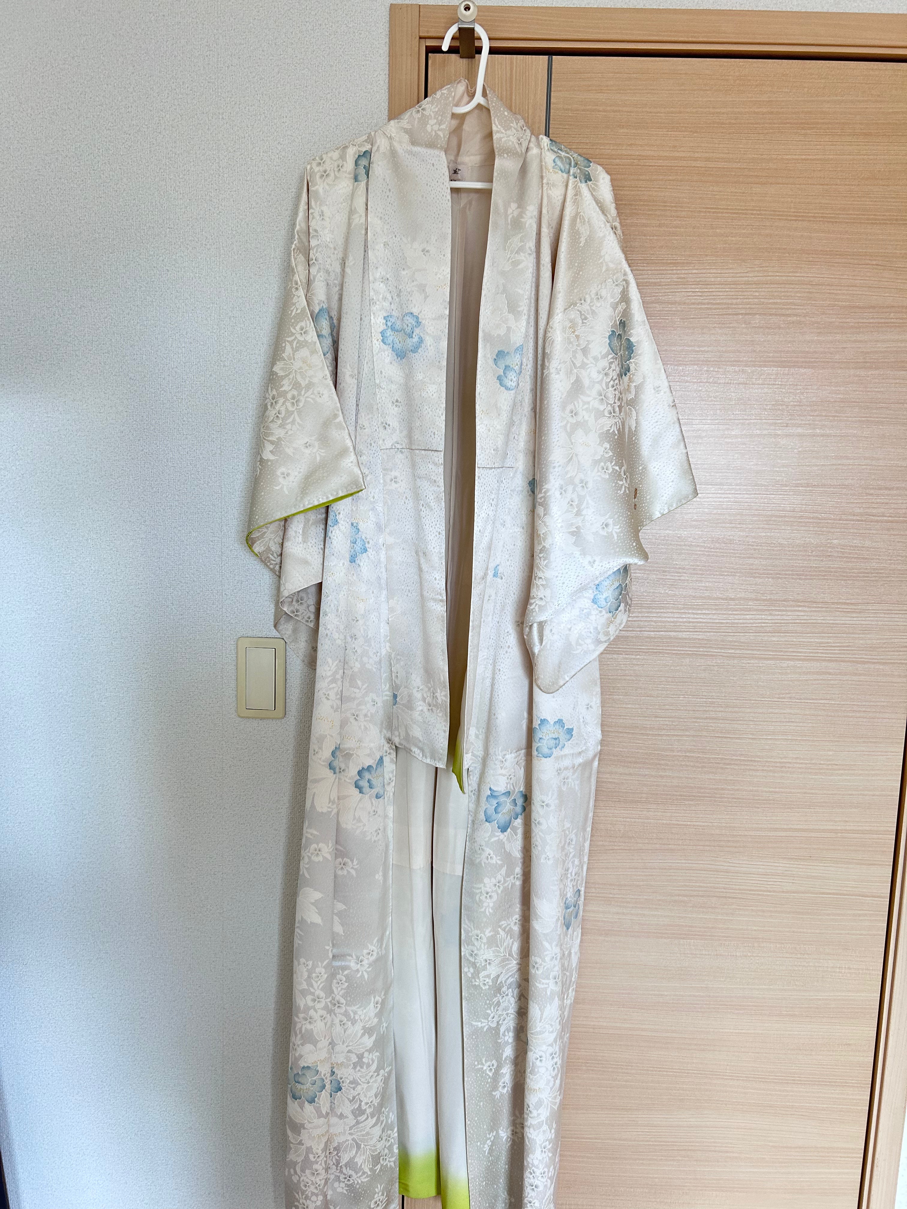 Vintage Japanese Haori in Ivory with Blue Floral Motifs