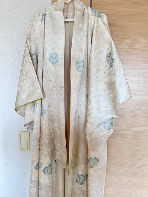 Vintage Japanese Haori in Ivory with Blue Floral Motifs
