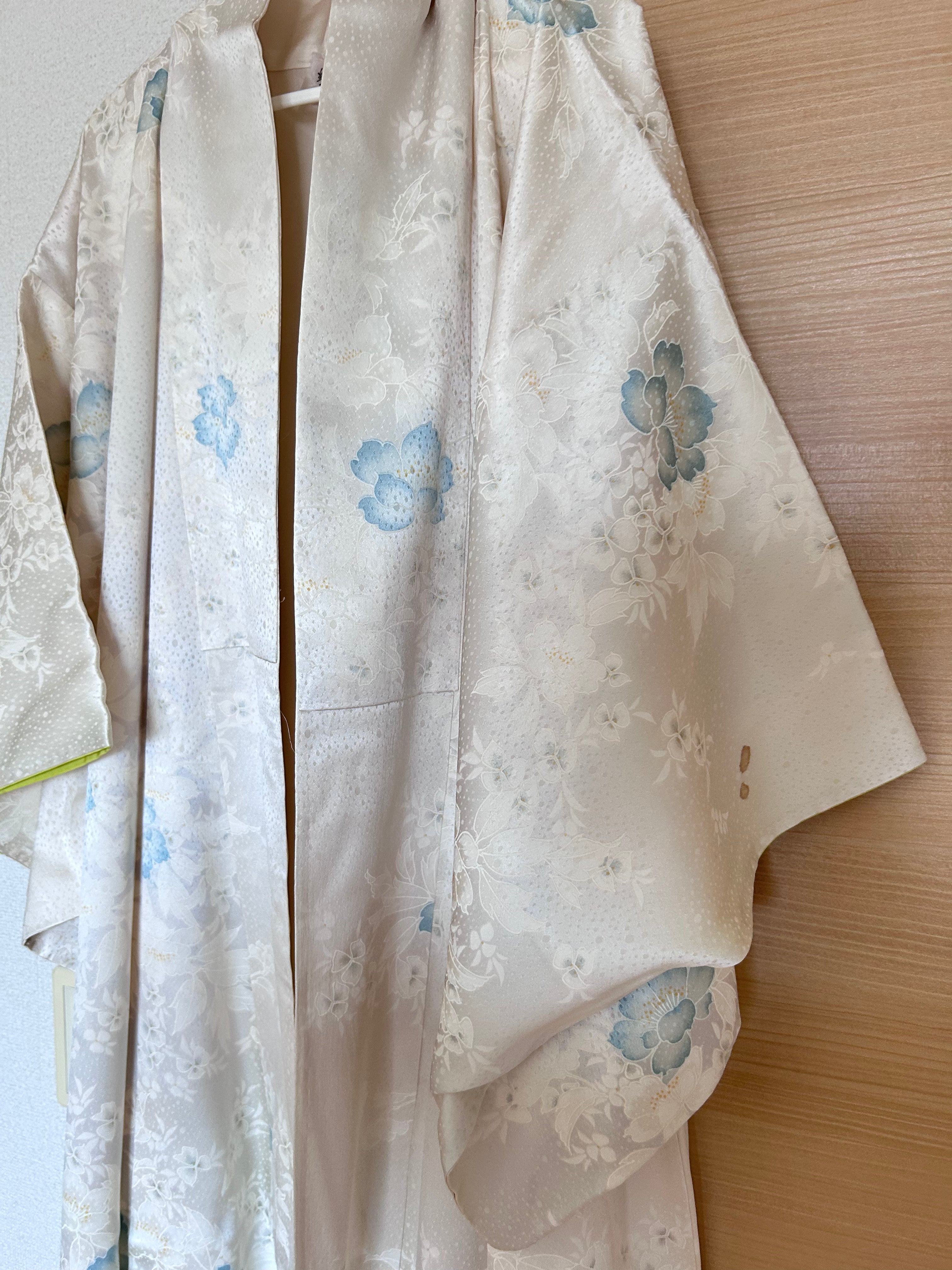 Vintage Japanese Haori in Ivory with Blue Floral Motifs