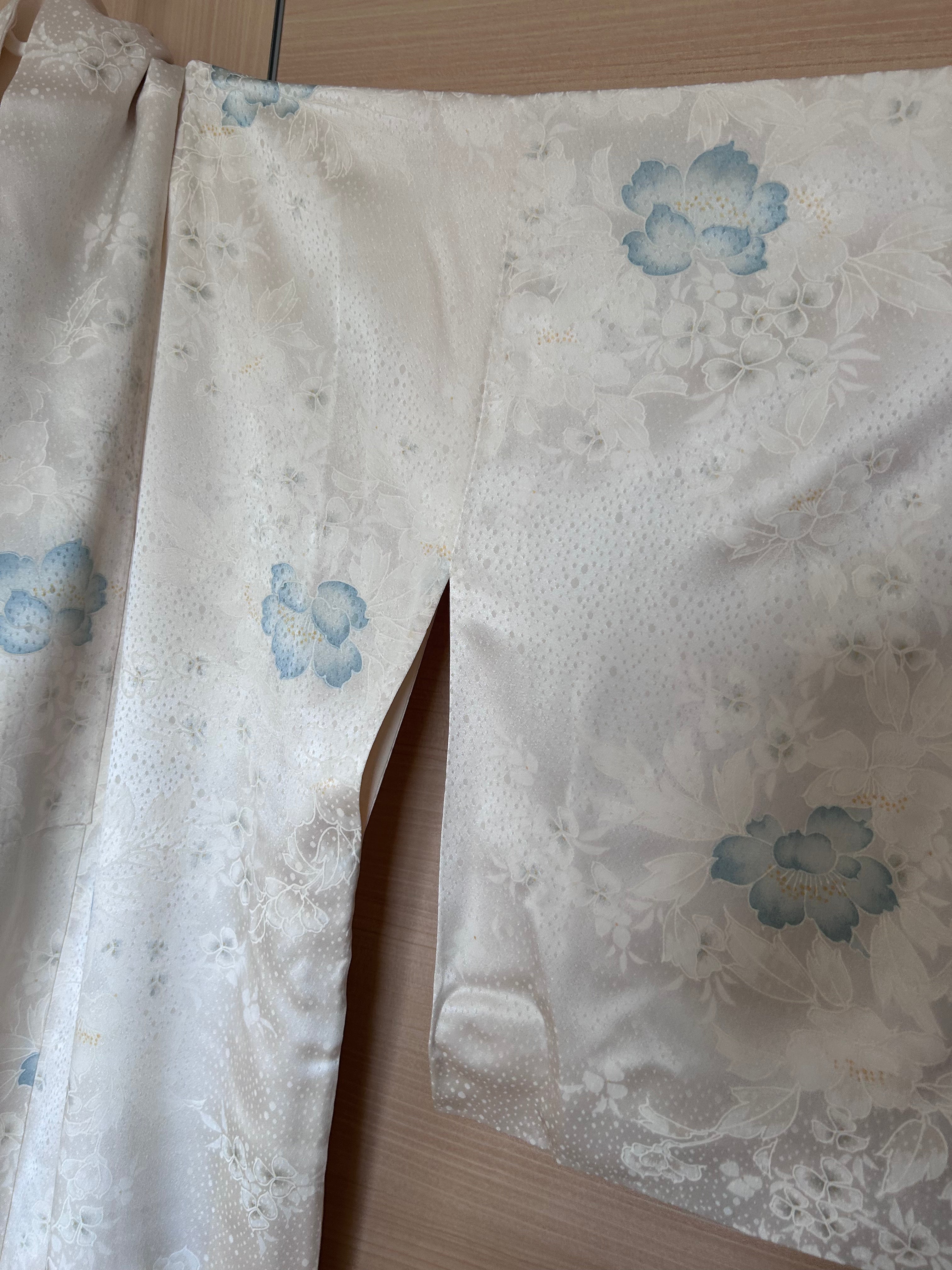 Vintage Japanese Haori in Ivory with Blue Floral Motifs