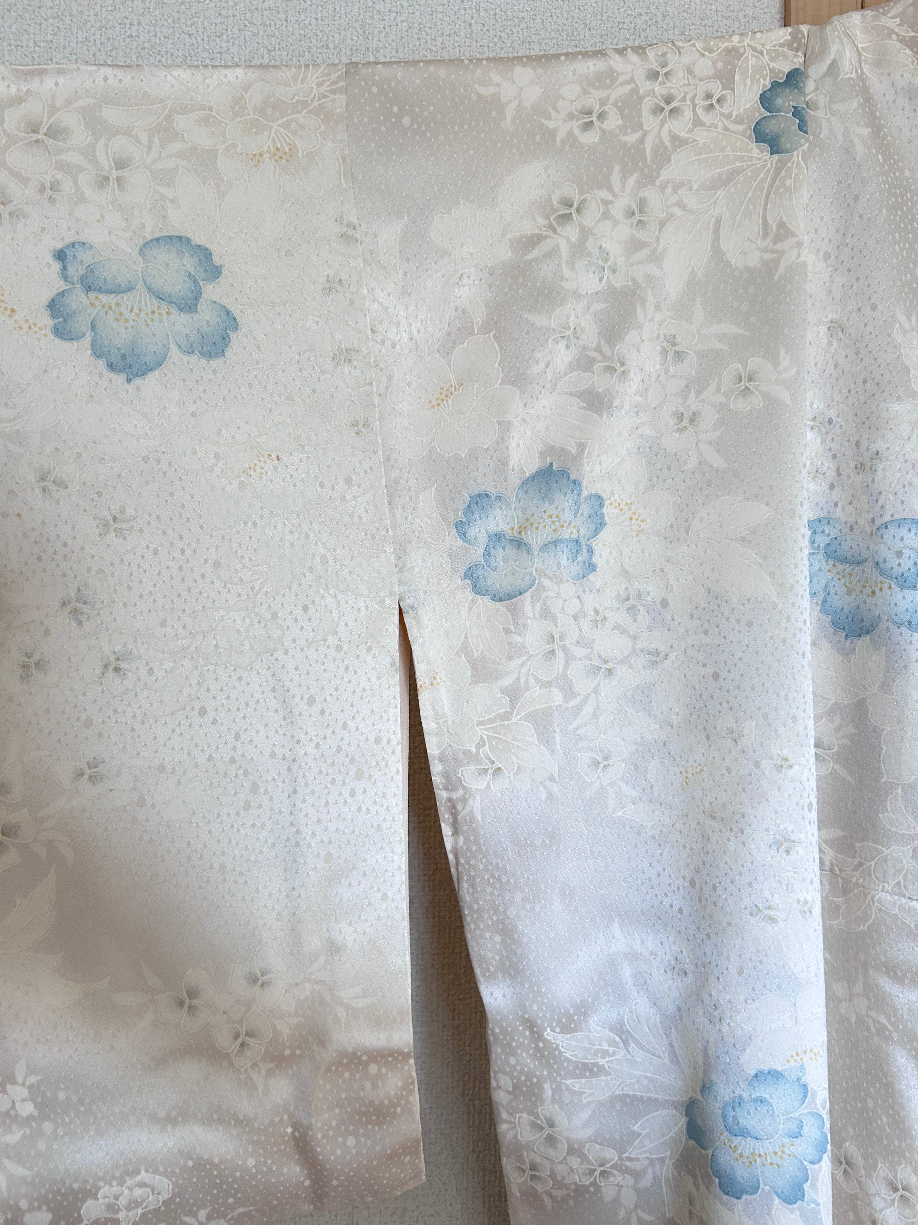 Vintage Japanese Haori in Ivory with Blue Floral Motifs