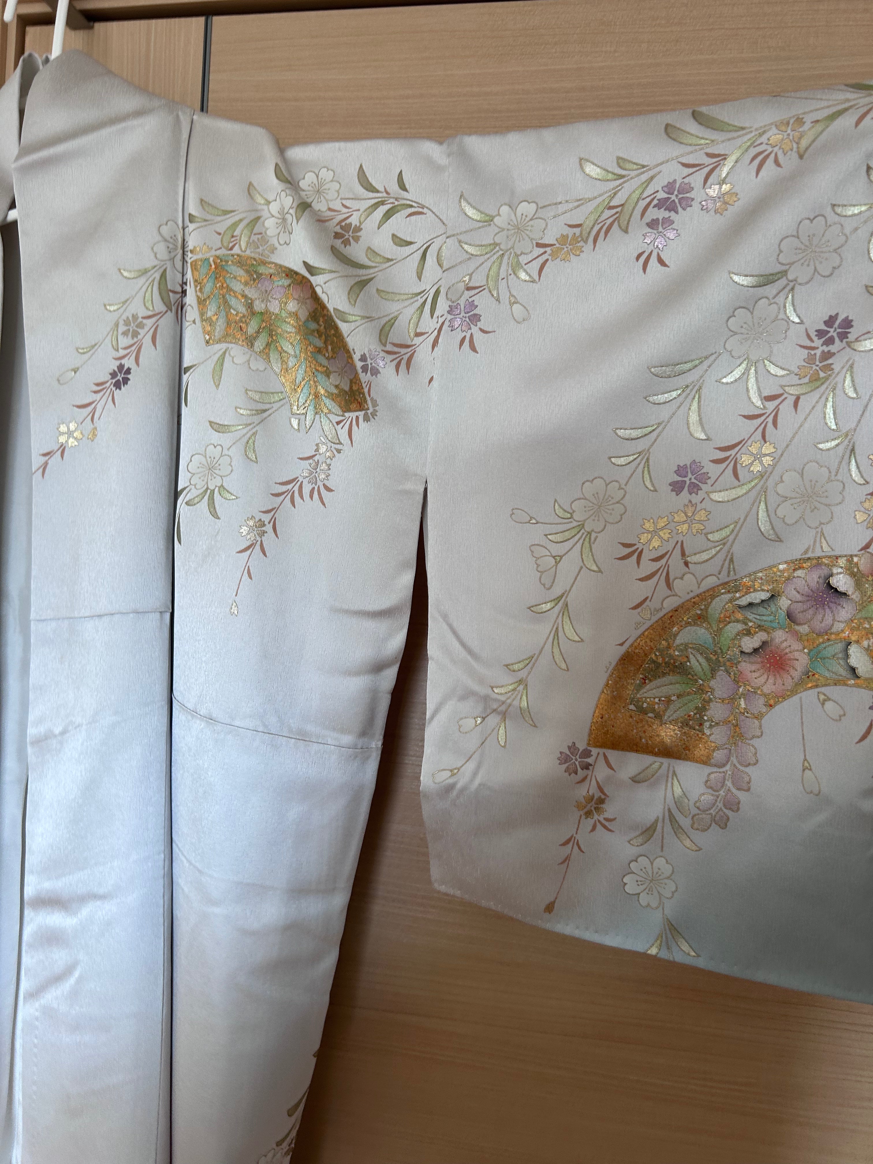 Vintage Japanese silk haori in soft silver with sakura and fan motifs - front view Light Zoom