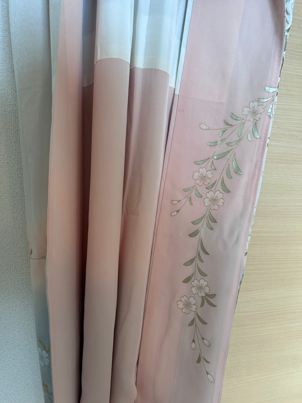 Vintage Japanese silk haori in soft silver with sakura and fan motifs - Pink