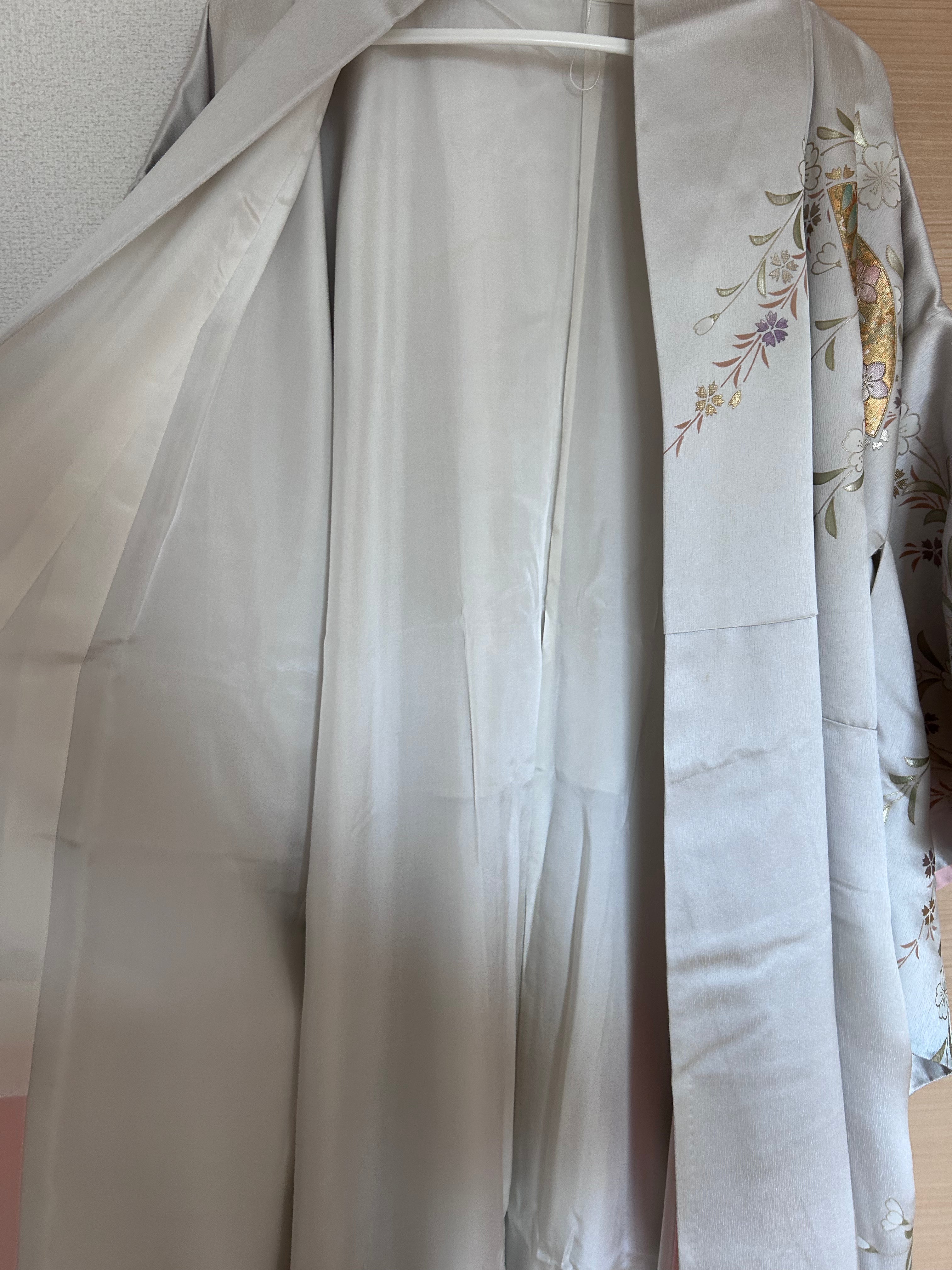 Vintage Japanese silk haori in soft silver with sakura and fan motifs - front view zoom