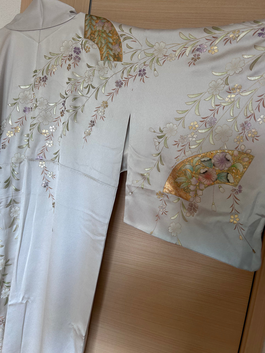 Vintage Japanese silk haori in soft silver with sakura and fan motifs - Back view Folding Fan